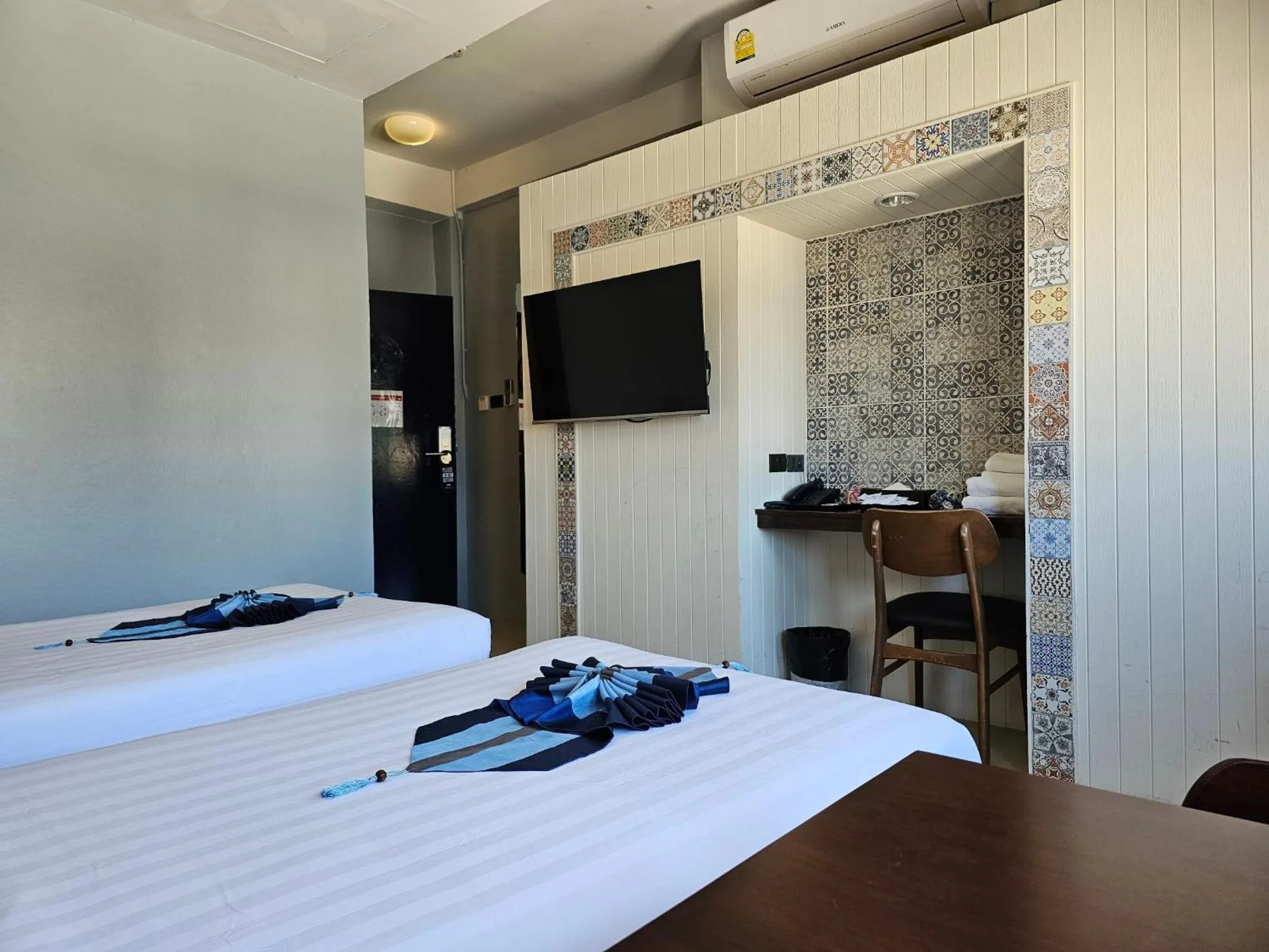 Communal lounge/ TV room, Bed in Montree Phuket Hotel