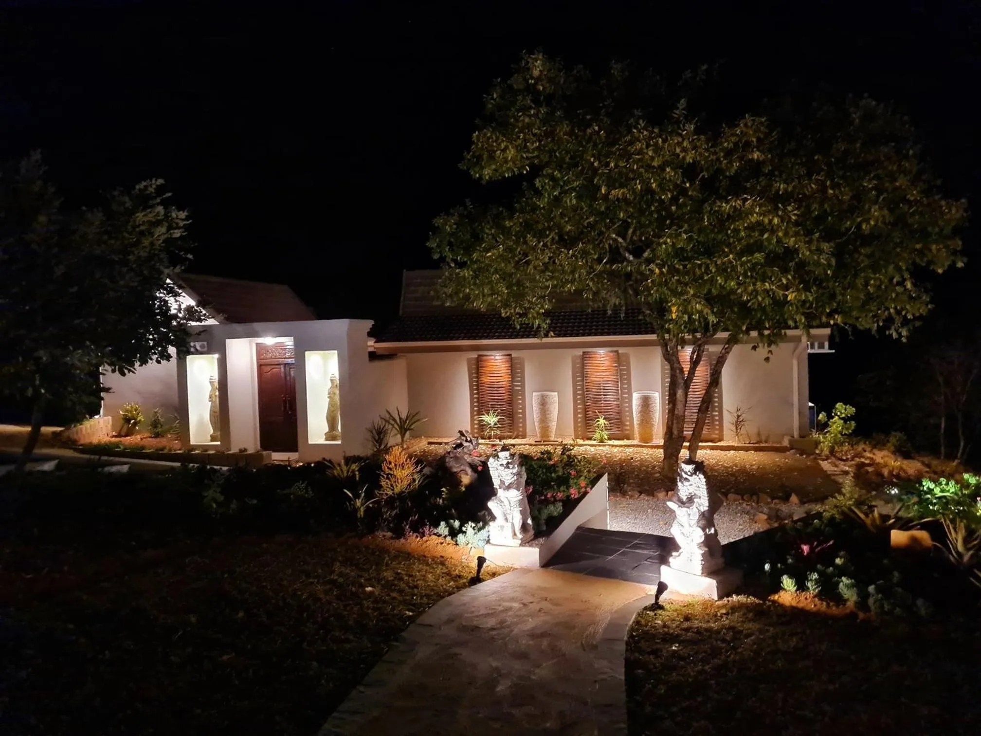 Photo of the whole room in The Zarafa