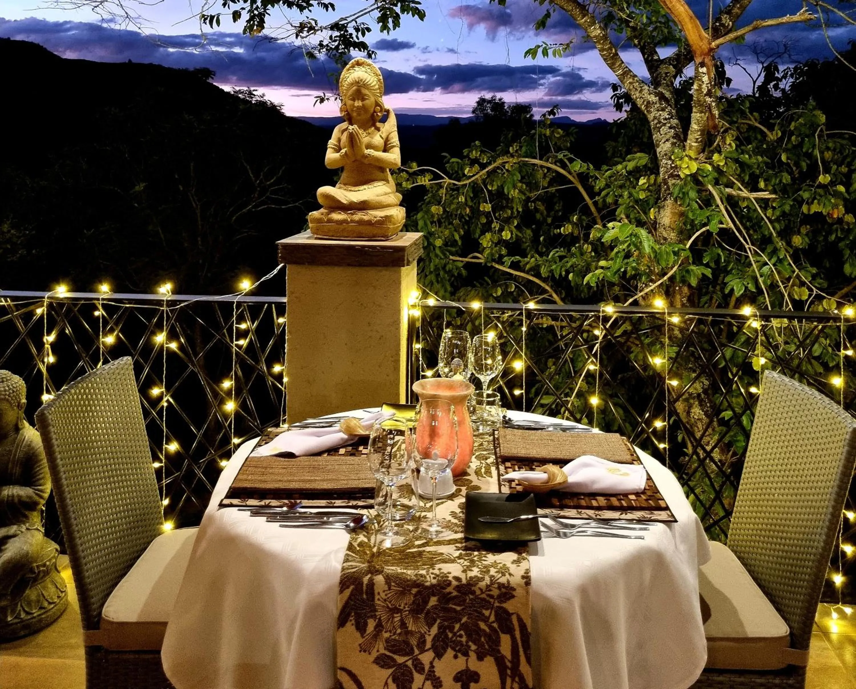 Restaurant/places to eat in The Zarafa