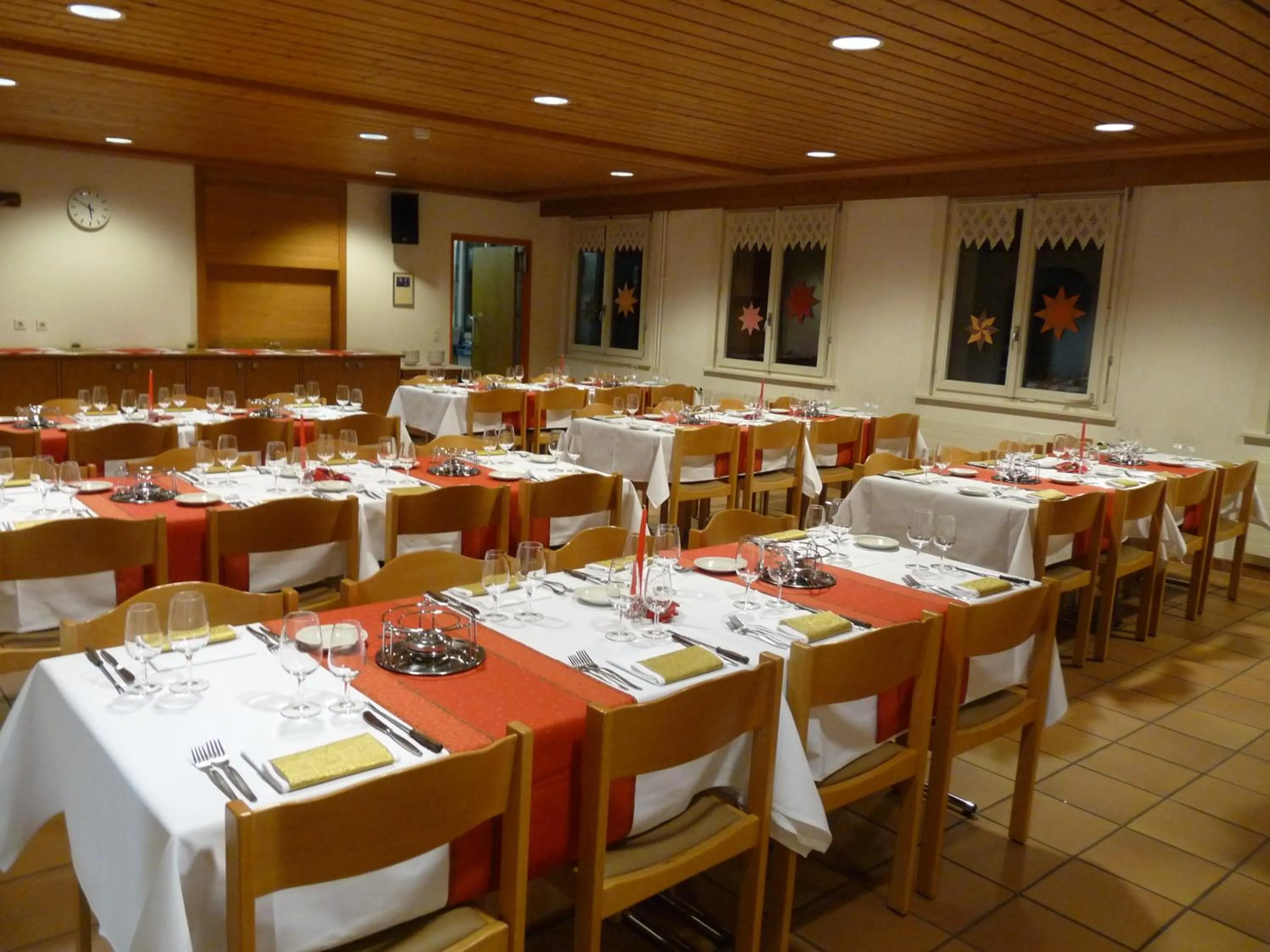 Restaurant/places to eat in Hotel & Bildungshaus St. Jodern