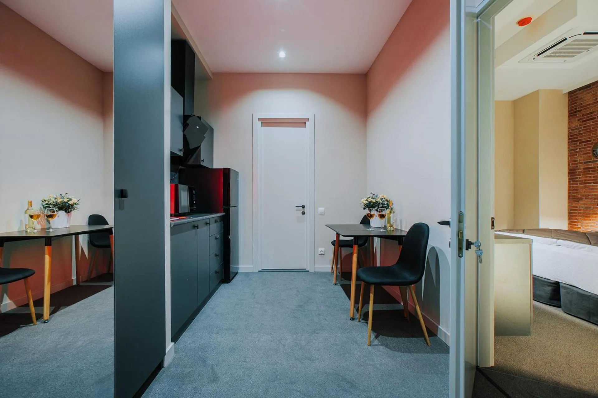 Kitchen or kitchenette in TbiliSee Hotel