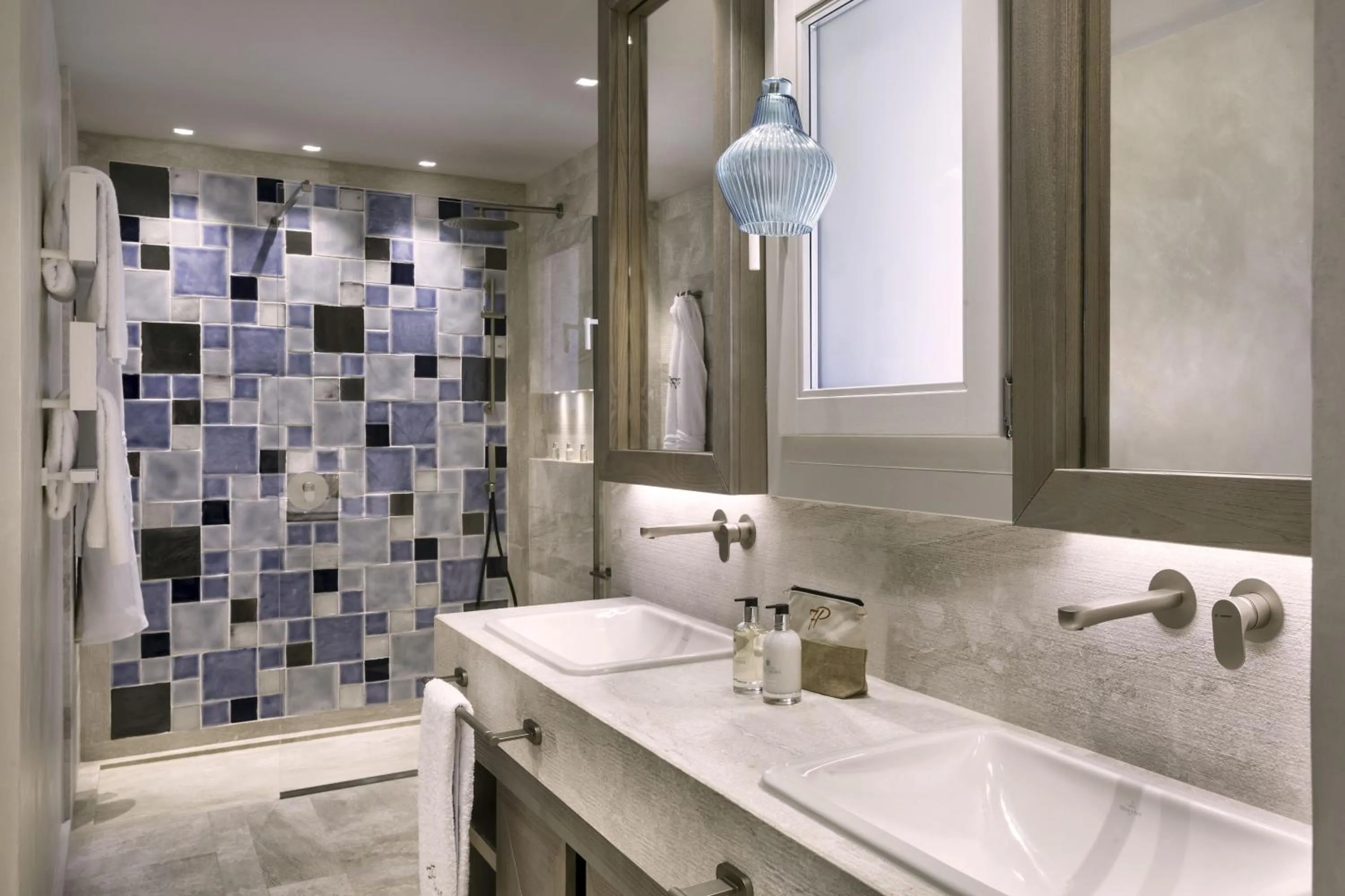 Shower in 7Pines Resort Sardinia - A Destination By Hyatt