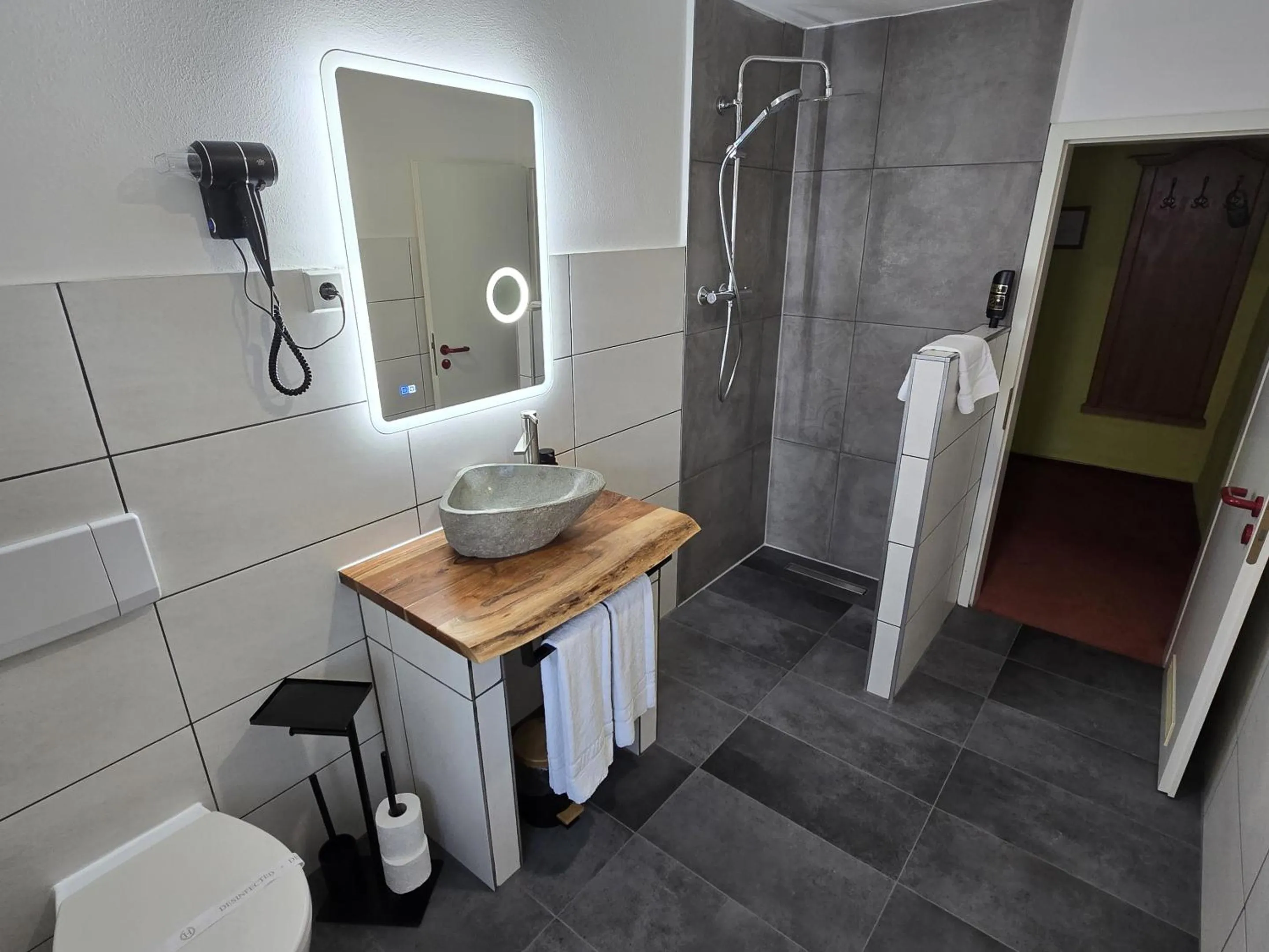 Bathroom in Hotel Zur Goldenen Sonne