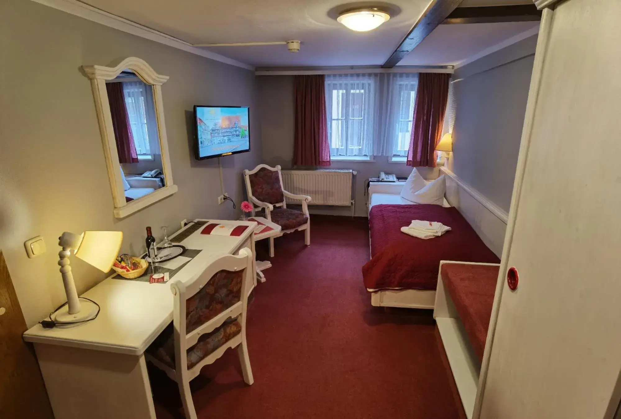 Single Room in Hotel Zur Goldenen Sonne Single Room in Hotel Zur Goldenen Sonne