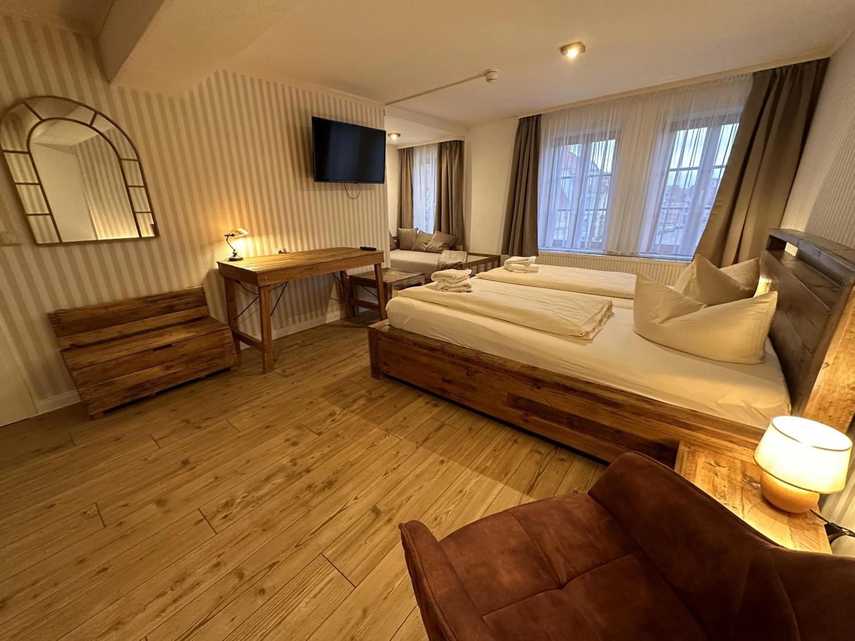 Bedroom, Bed in Hotel Zur Goldenen Sonne