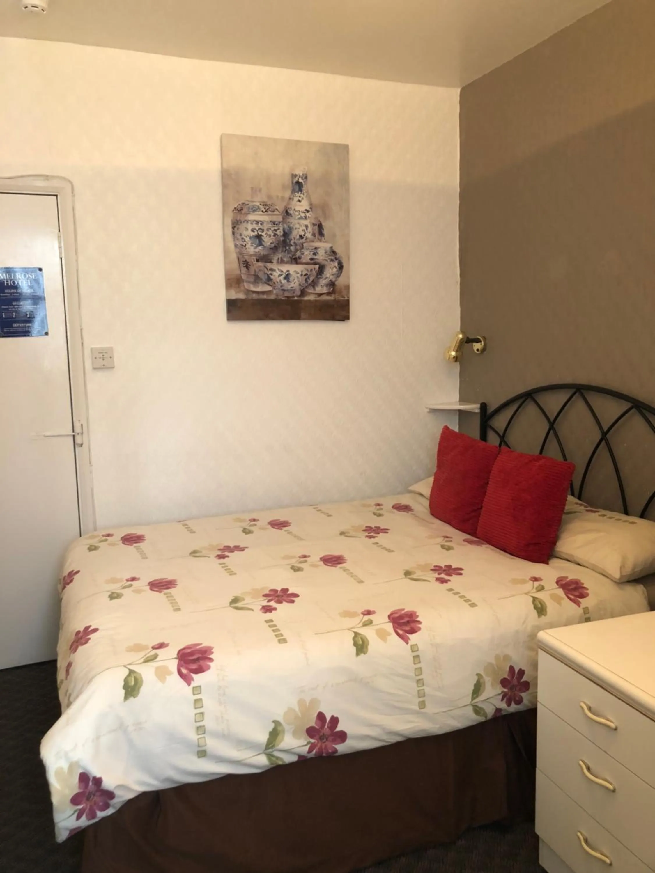 Bed in Melrose Hotel