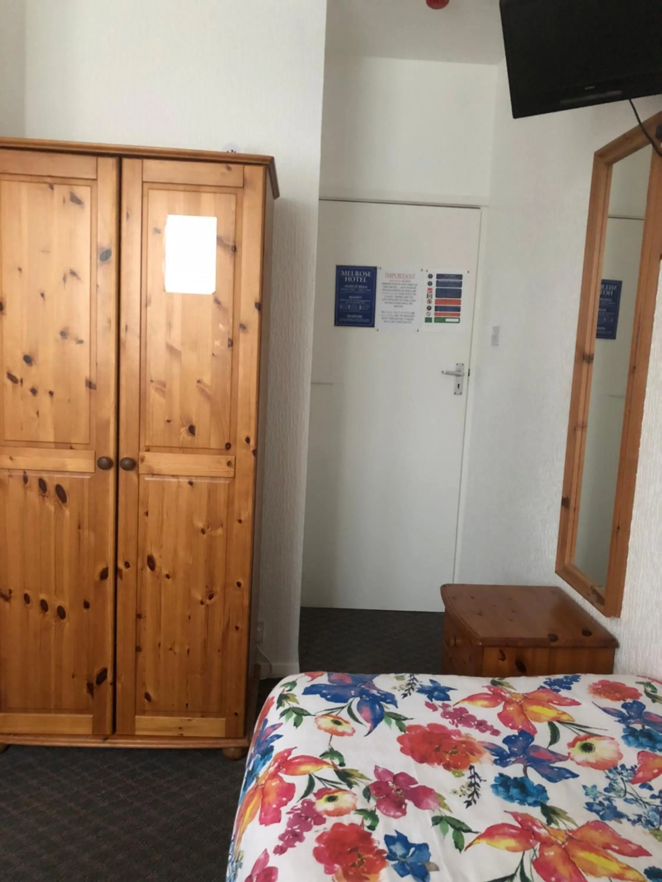 Bed in Melrose Hotel