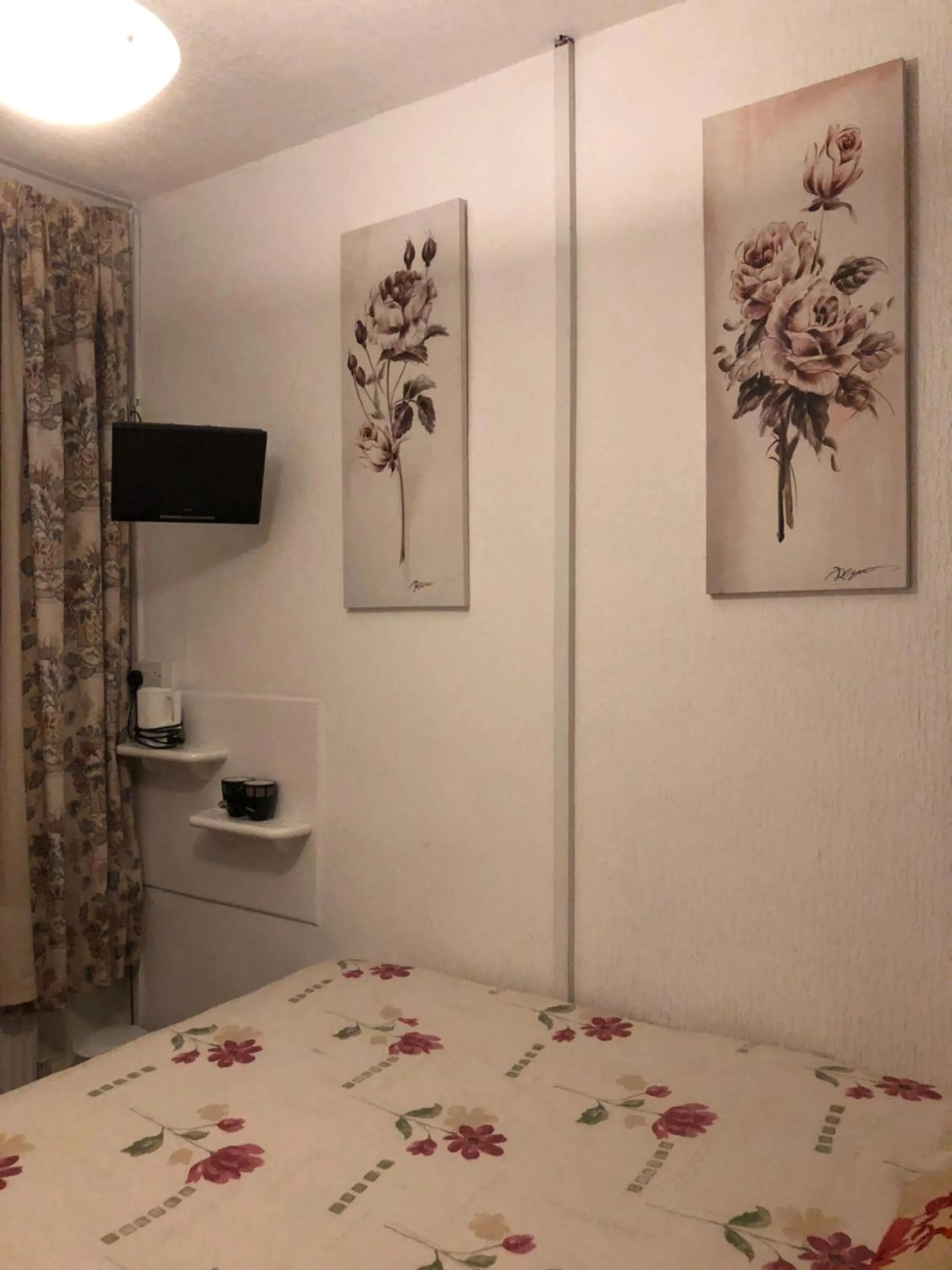 Bed in Melrose Hotel