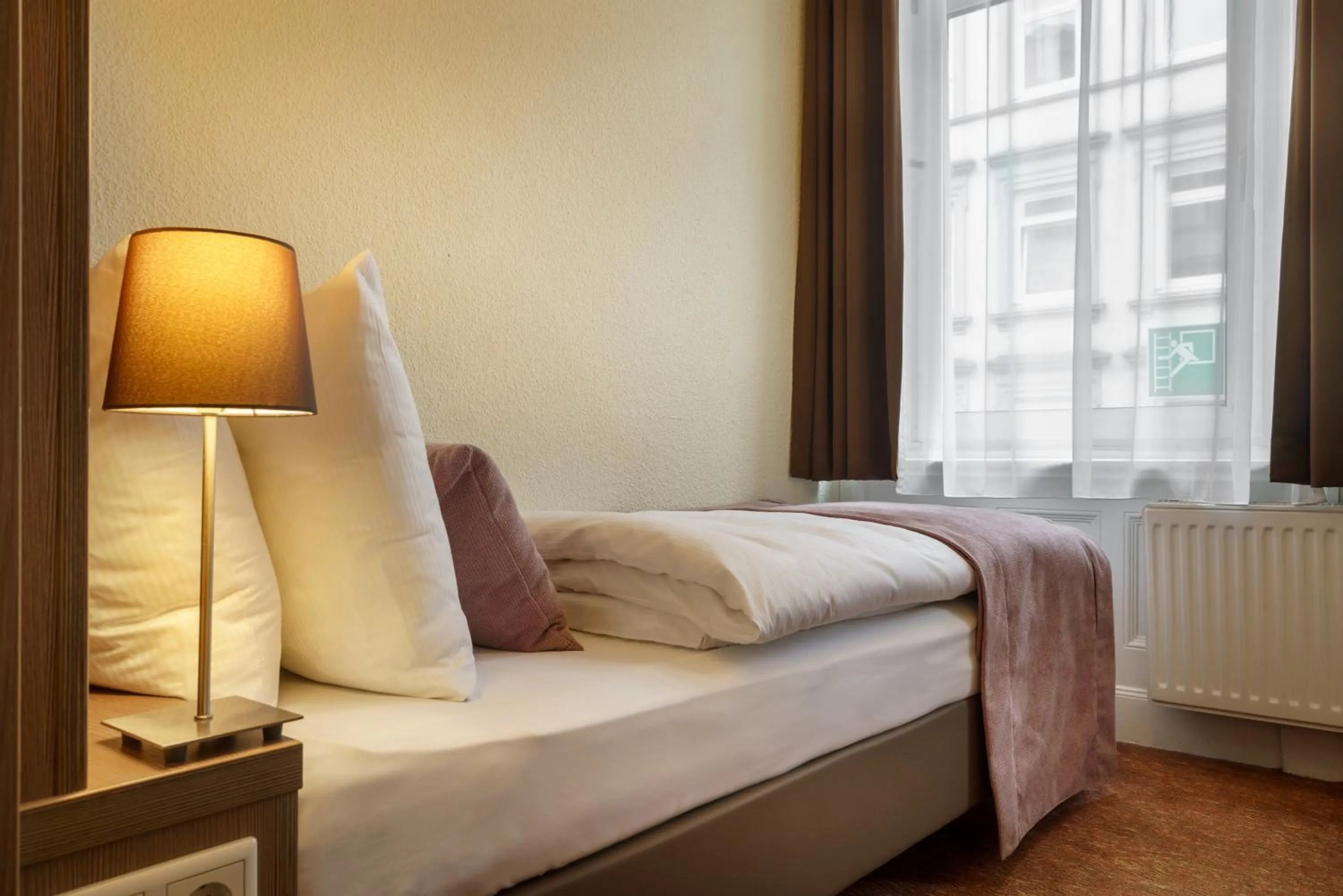 Photo of the whole room in Hotel Alster