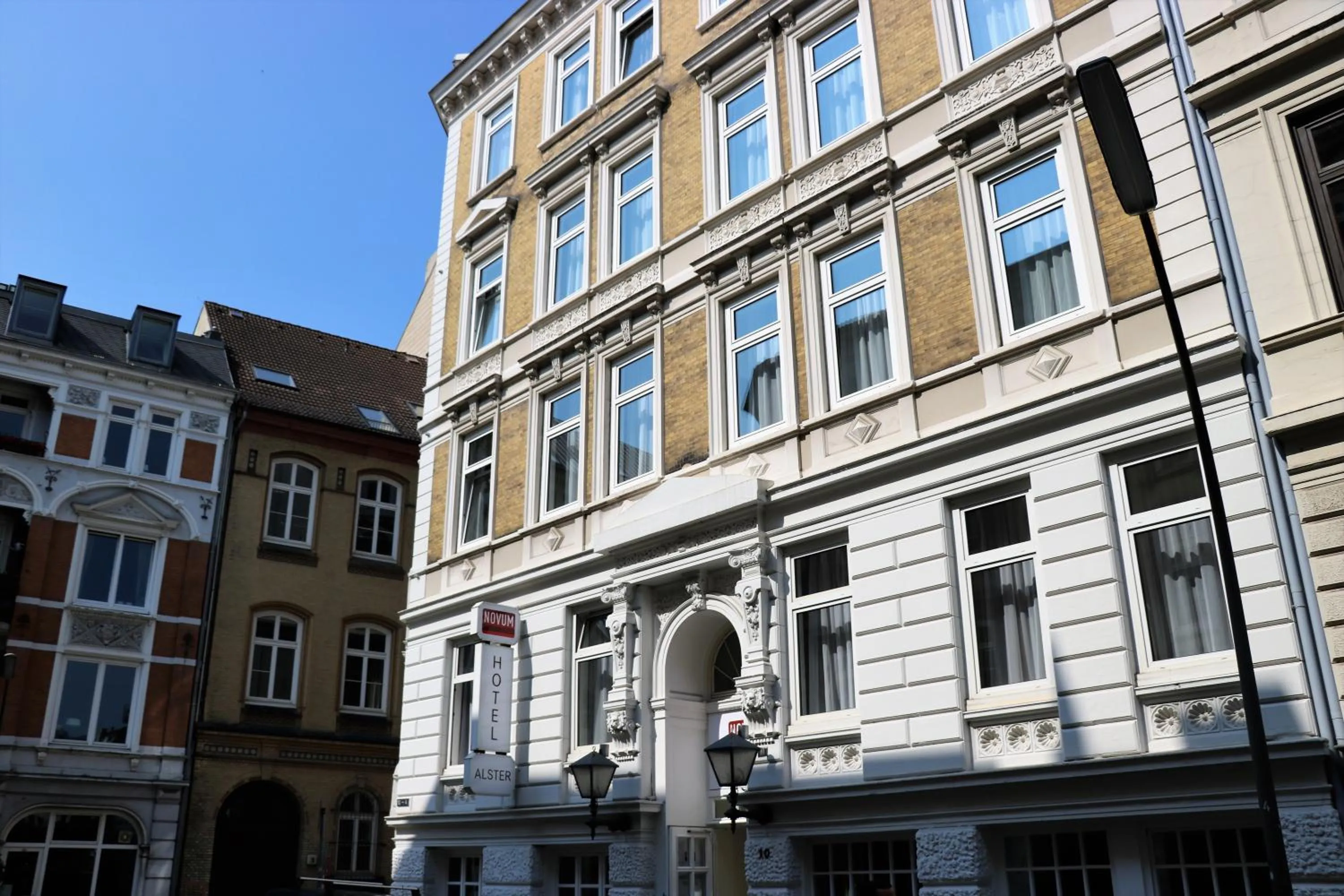 Facade/entrance in Hotel Alster