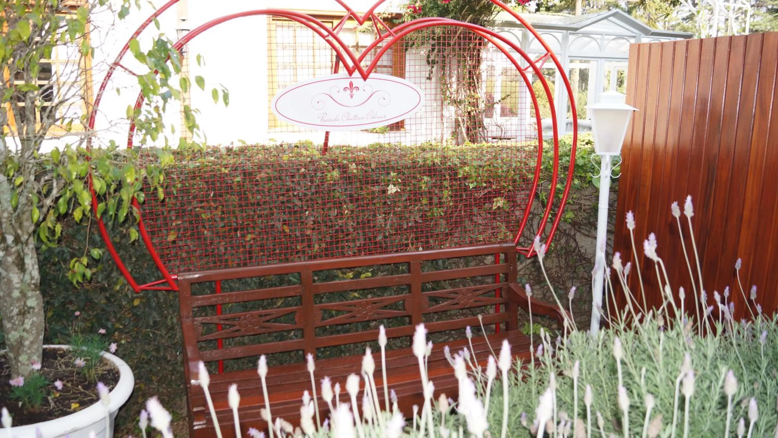 Garden in Pousada Chateau Colinas