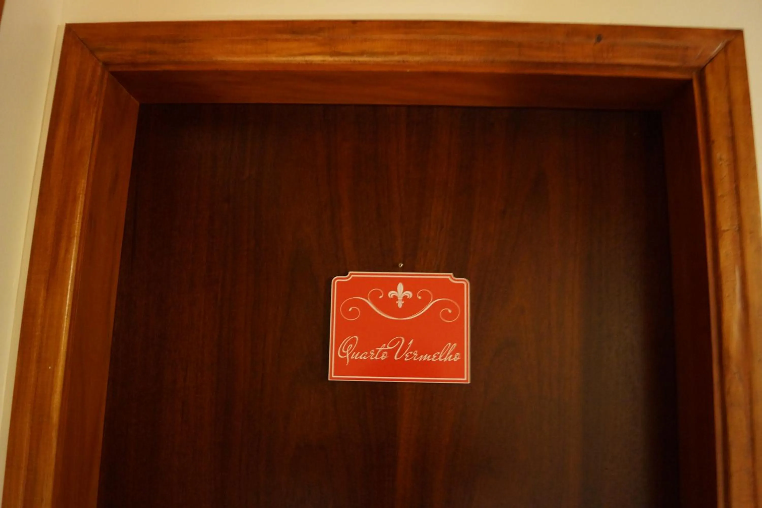 Logo/Certificate/Sign in Pousada Chateau Colinas