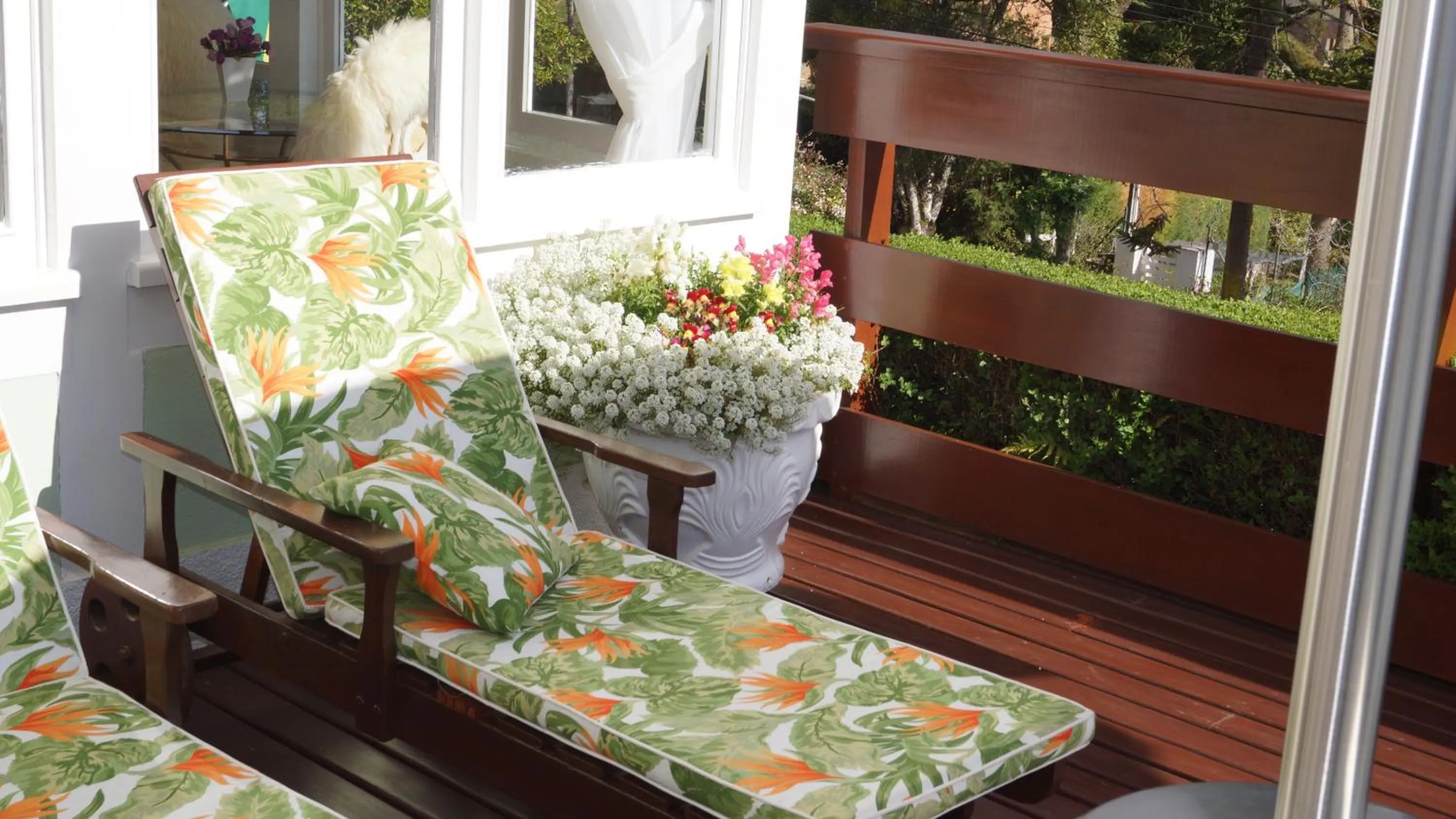 sunbed in Pousada Chateau Colinas