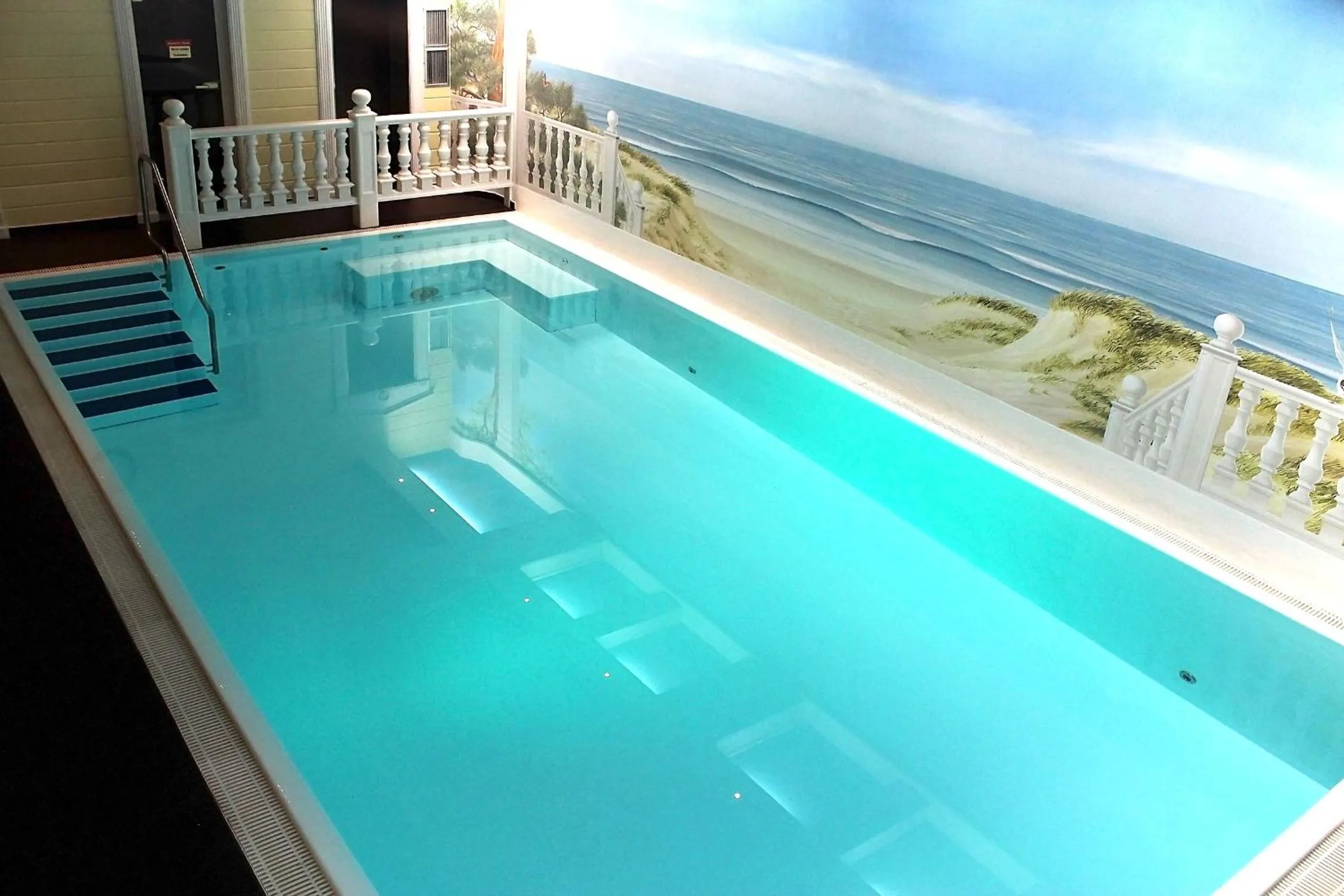 Swimming pool in Parkhotel Fischer