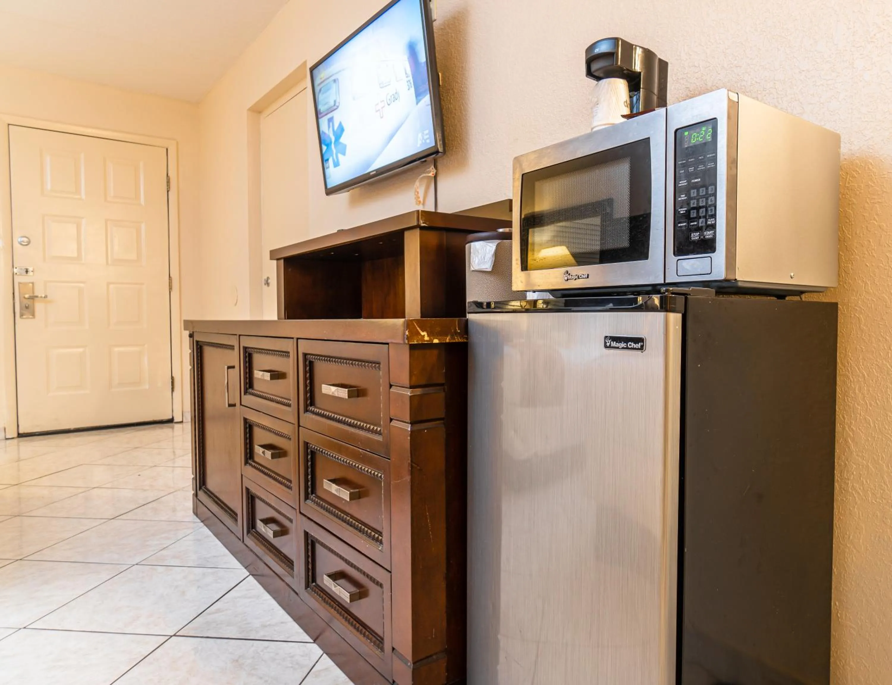 TV and multimedia in Sevilla Inn Kissimmee- Near Disney