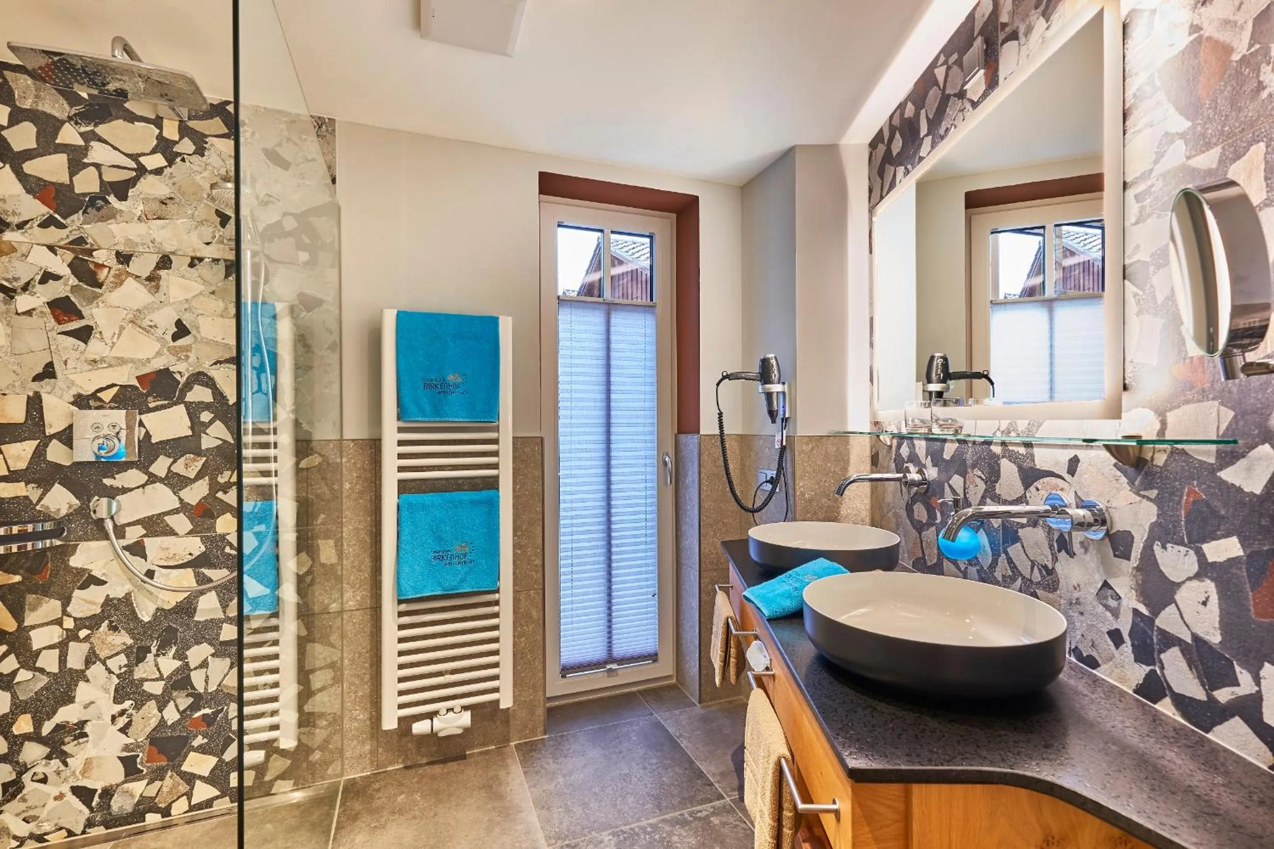 Shower in Spirit & SPA Birkenhof am Elfenhain