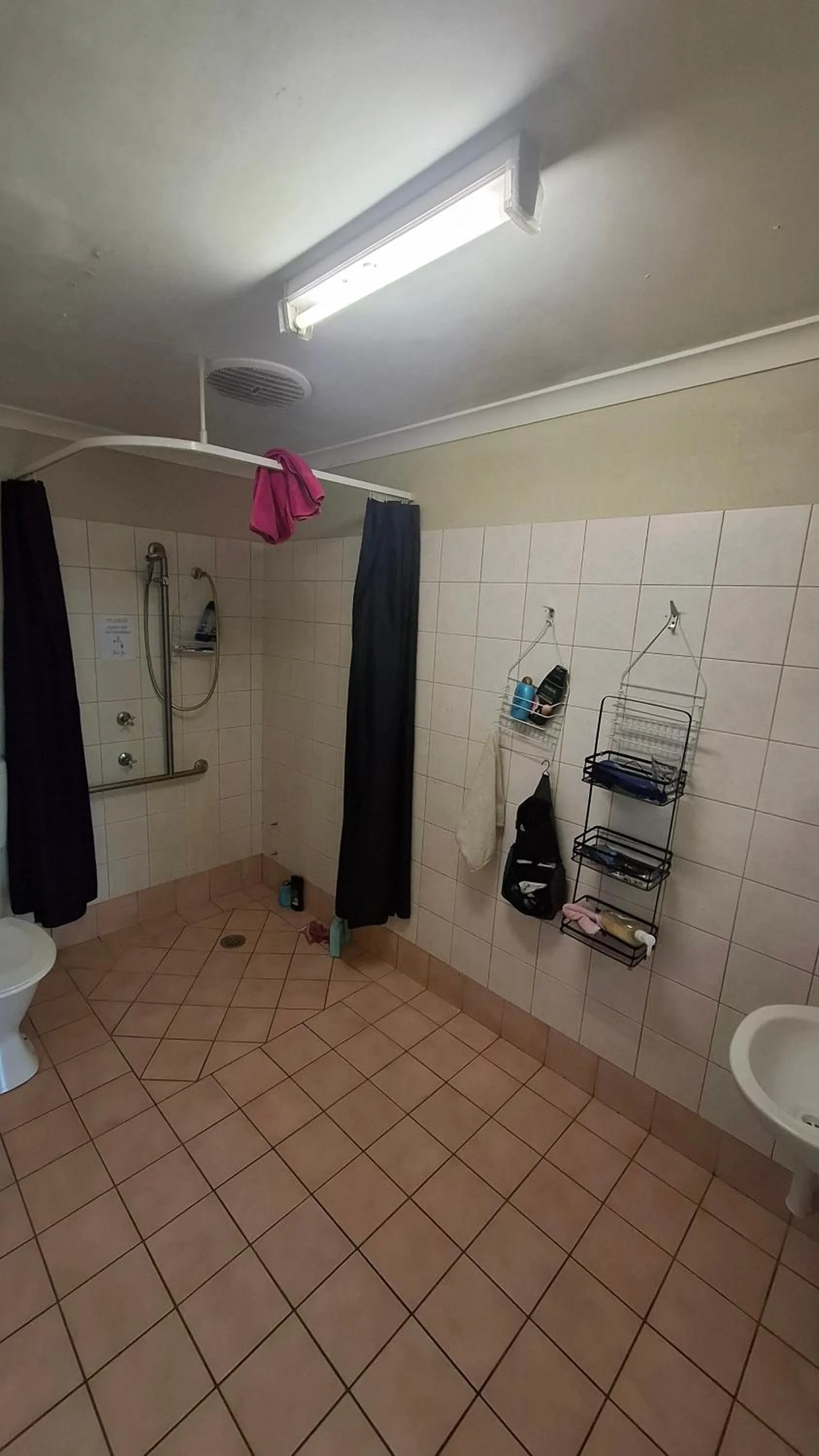 Bathroom in Hervey Bay Flashpackers