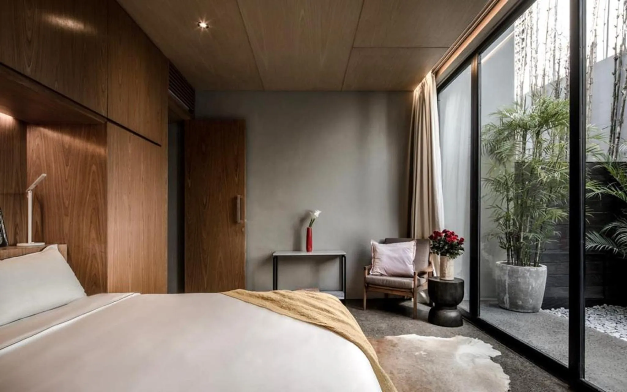 Photo of the whole room, Bed in OXO Townhouses Umalas