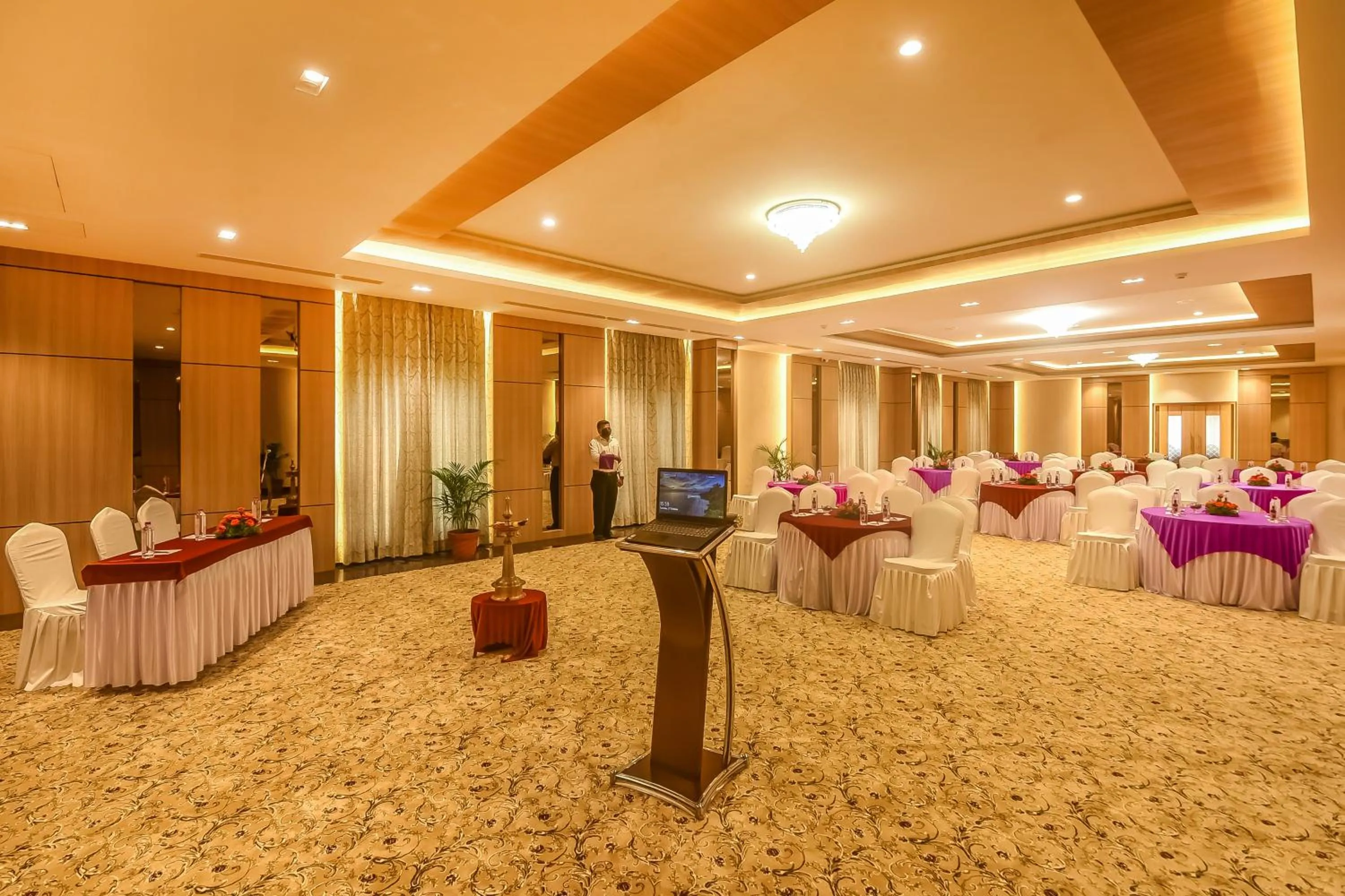Banquet/Function facilities in Emerald Clarks Inn Suites