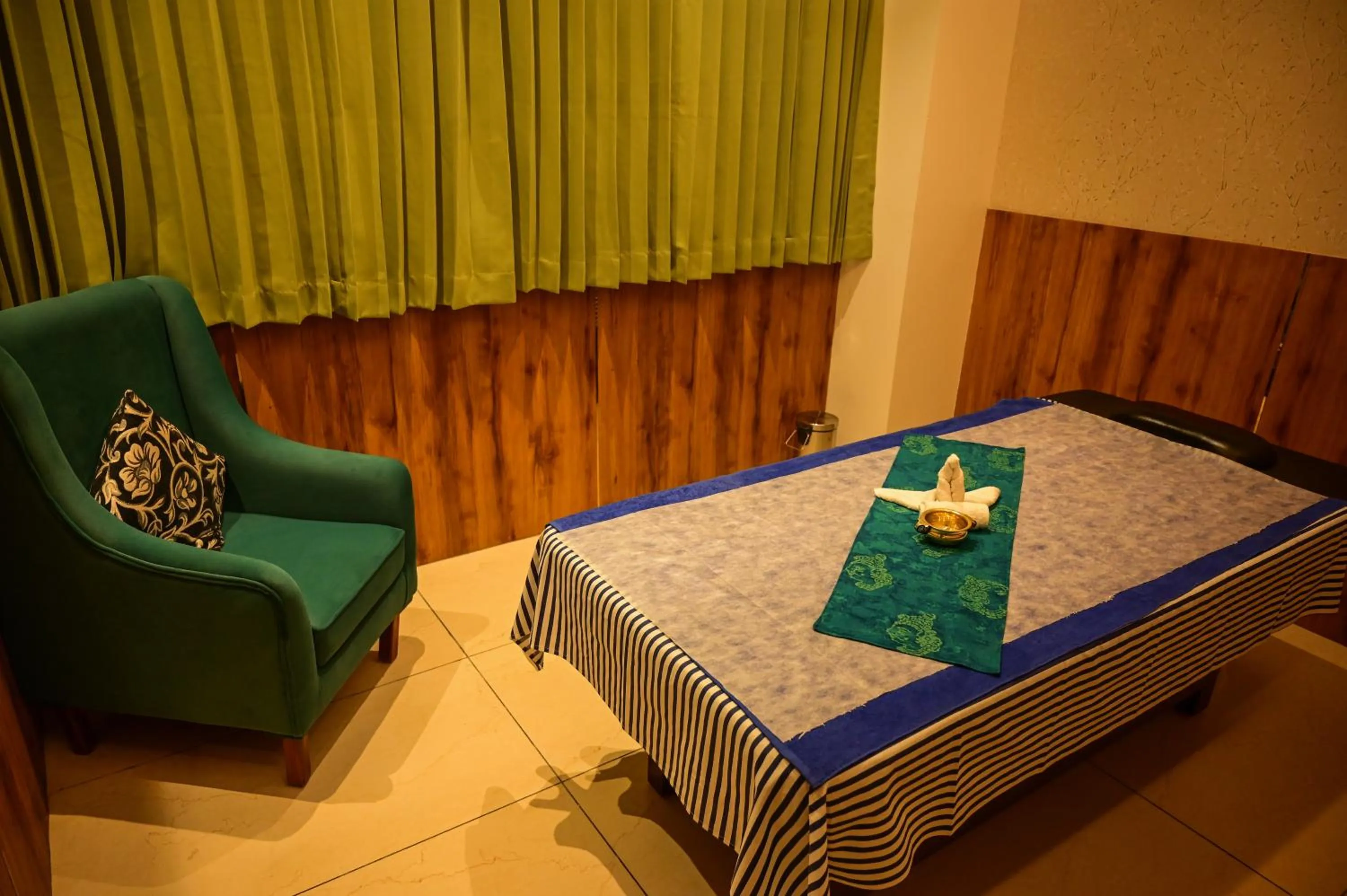 Spa and wellness centre/facilities in Emerald Clarks Inn Suites