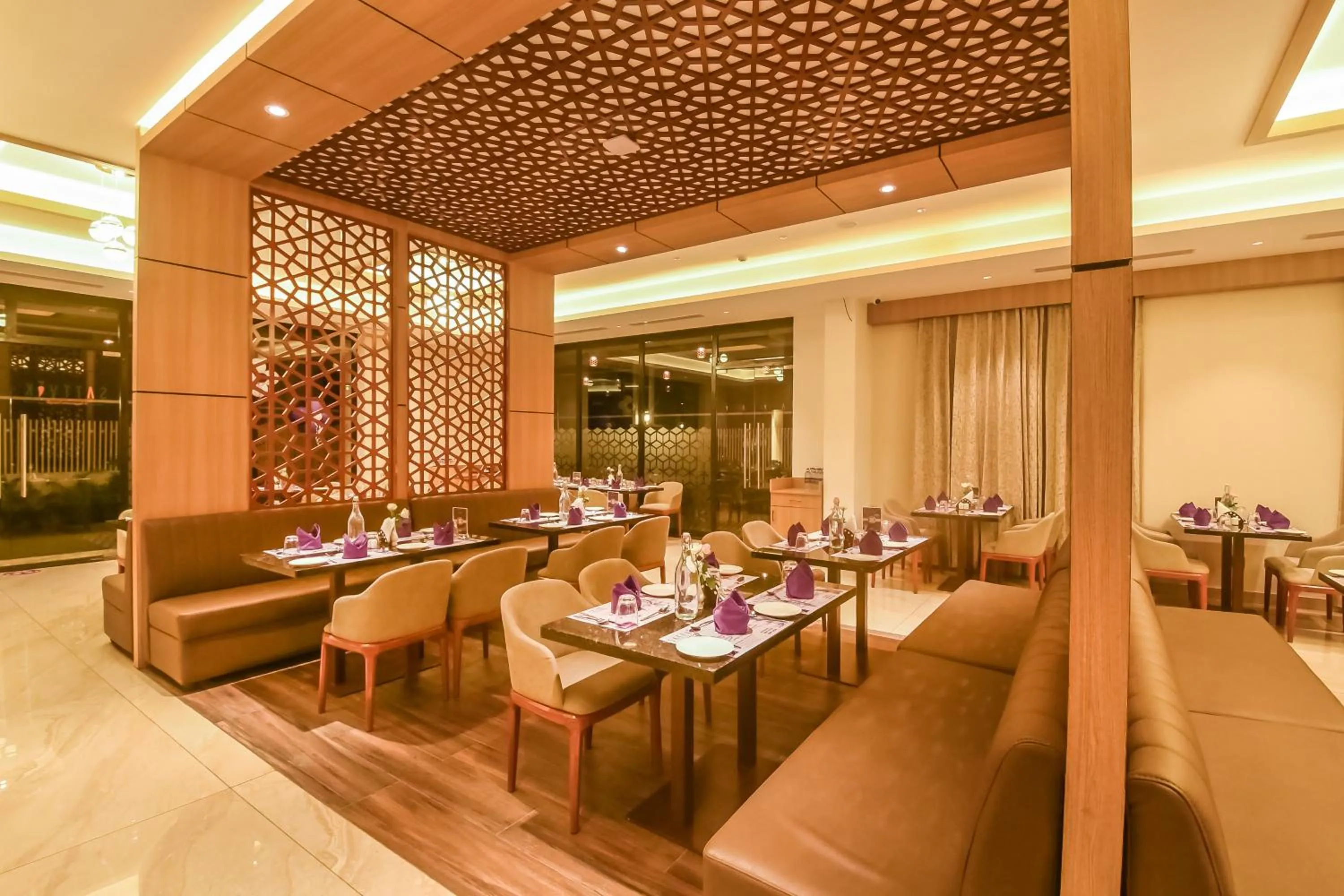 Restaurant/places to eat in Emerald Clarks Inn Suites