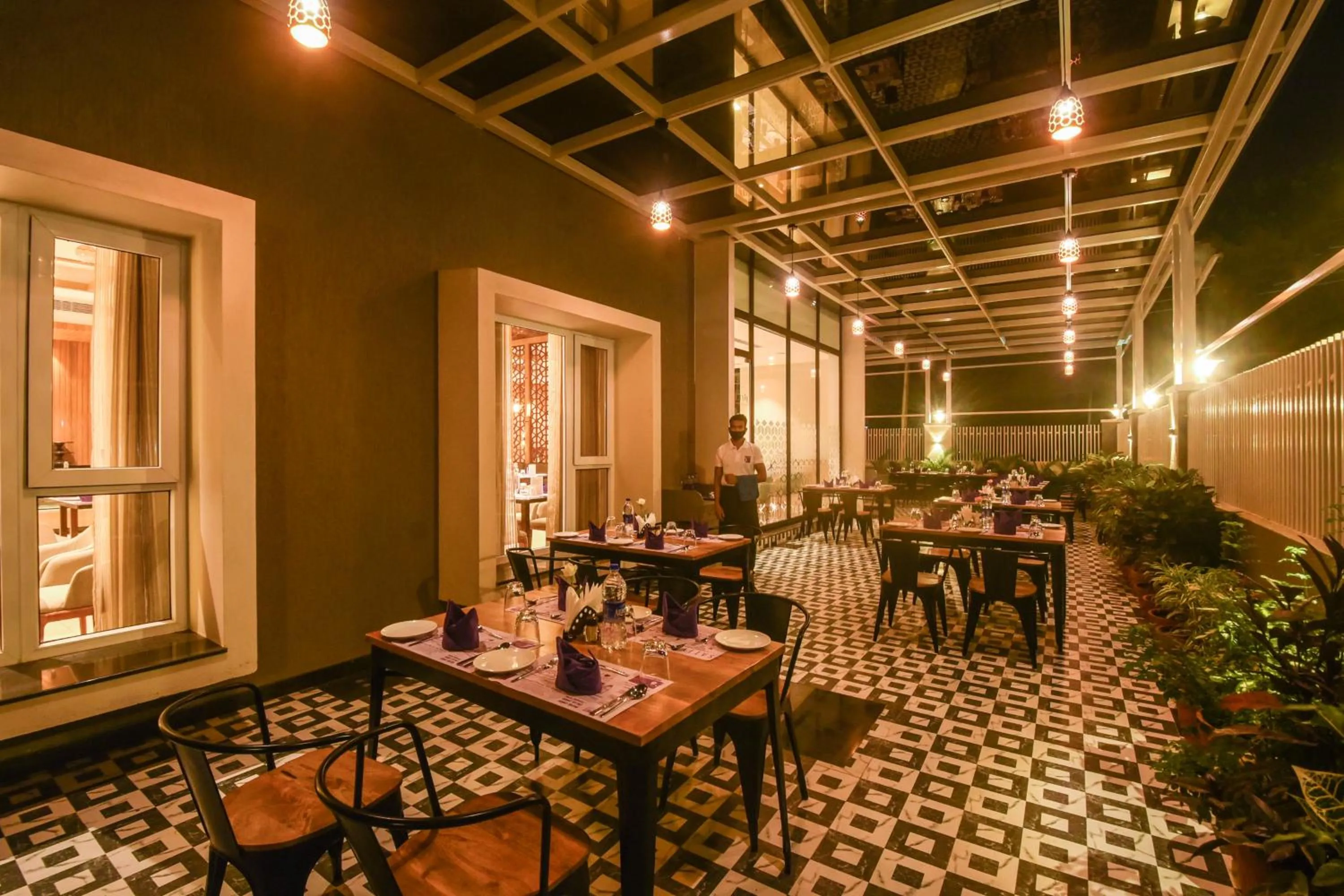 Restaurant/places to eat in Emerald Clarks Inn Suites