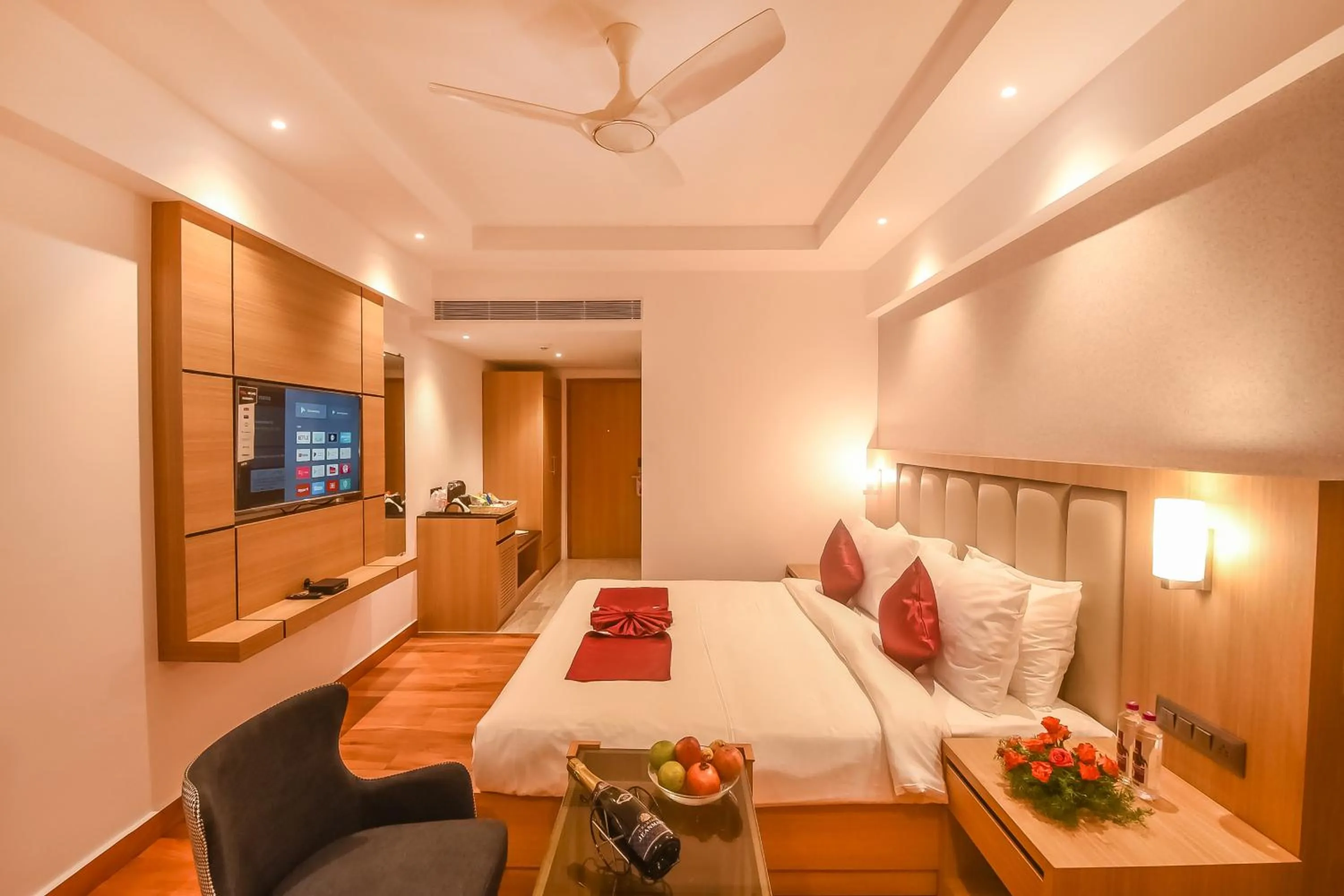 Bed in Emerald Clarks Inn Suites