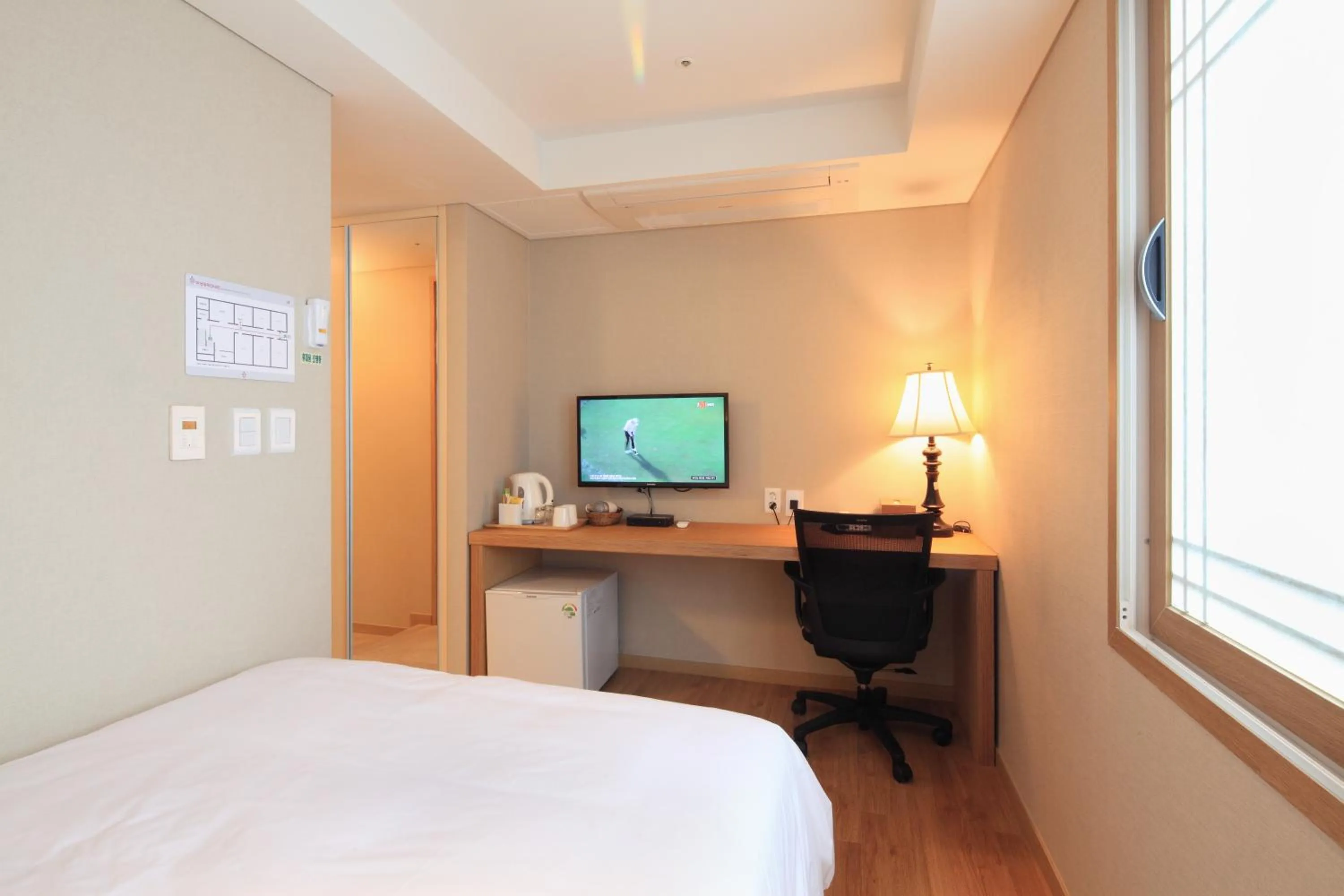 Photo of the whole room, Bed in Dream House