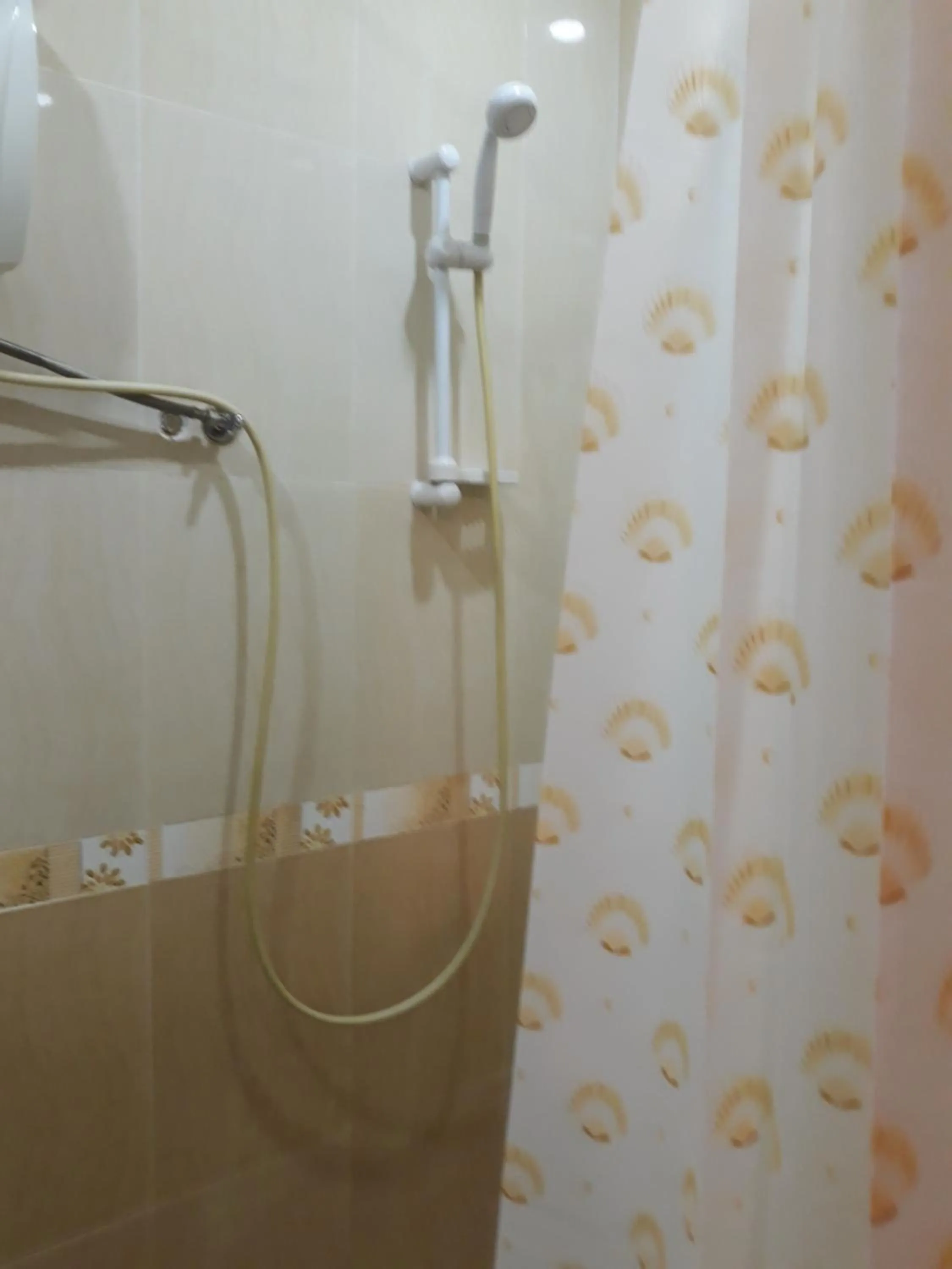 Shower in Hotel Noy