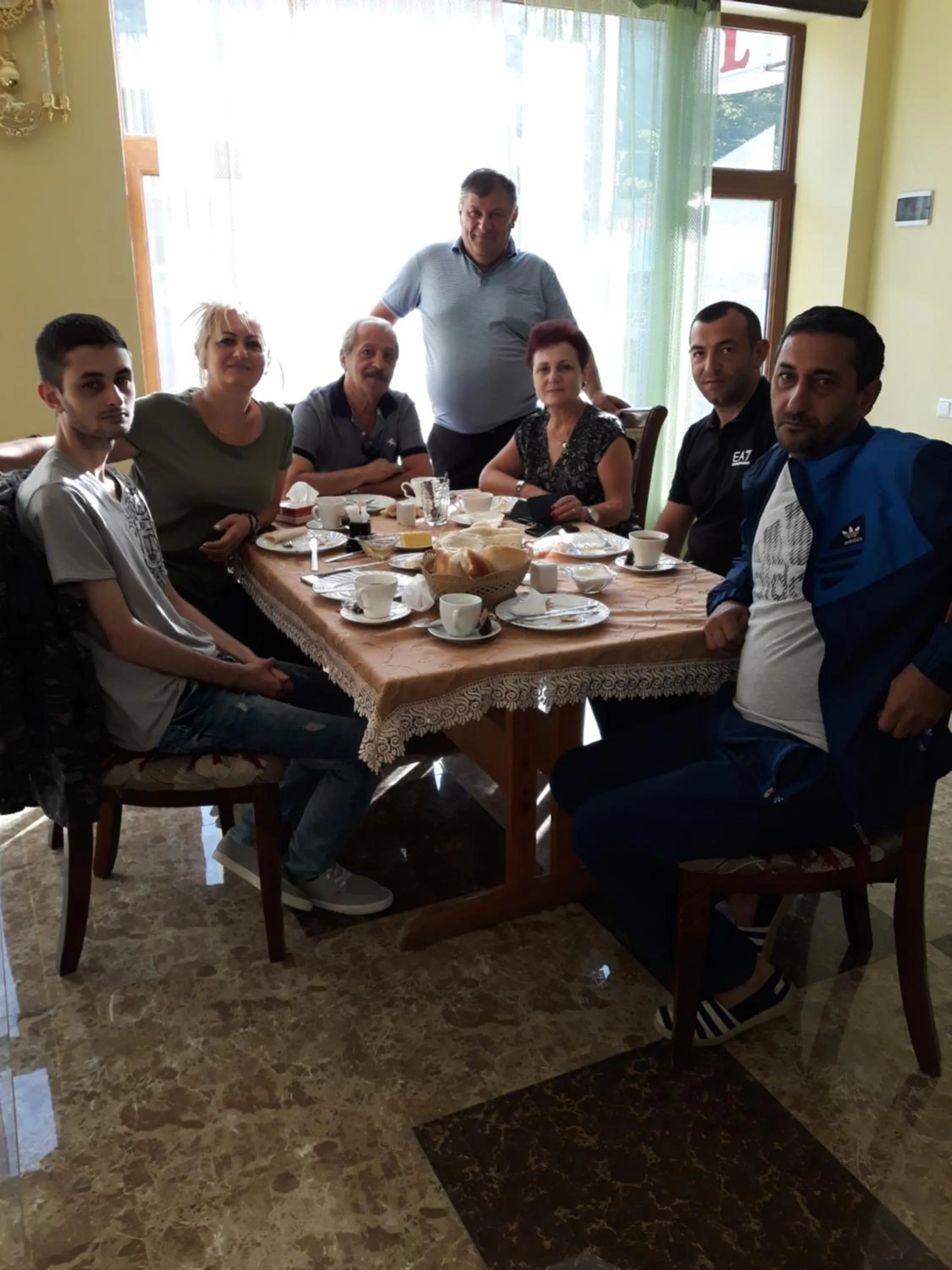 Restaurant/places to eat in Hotel Noy