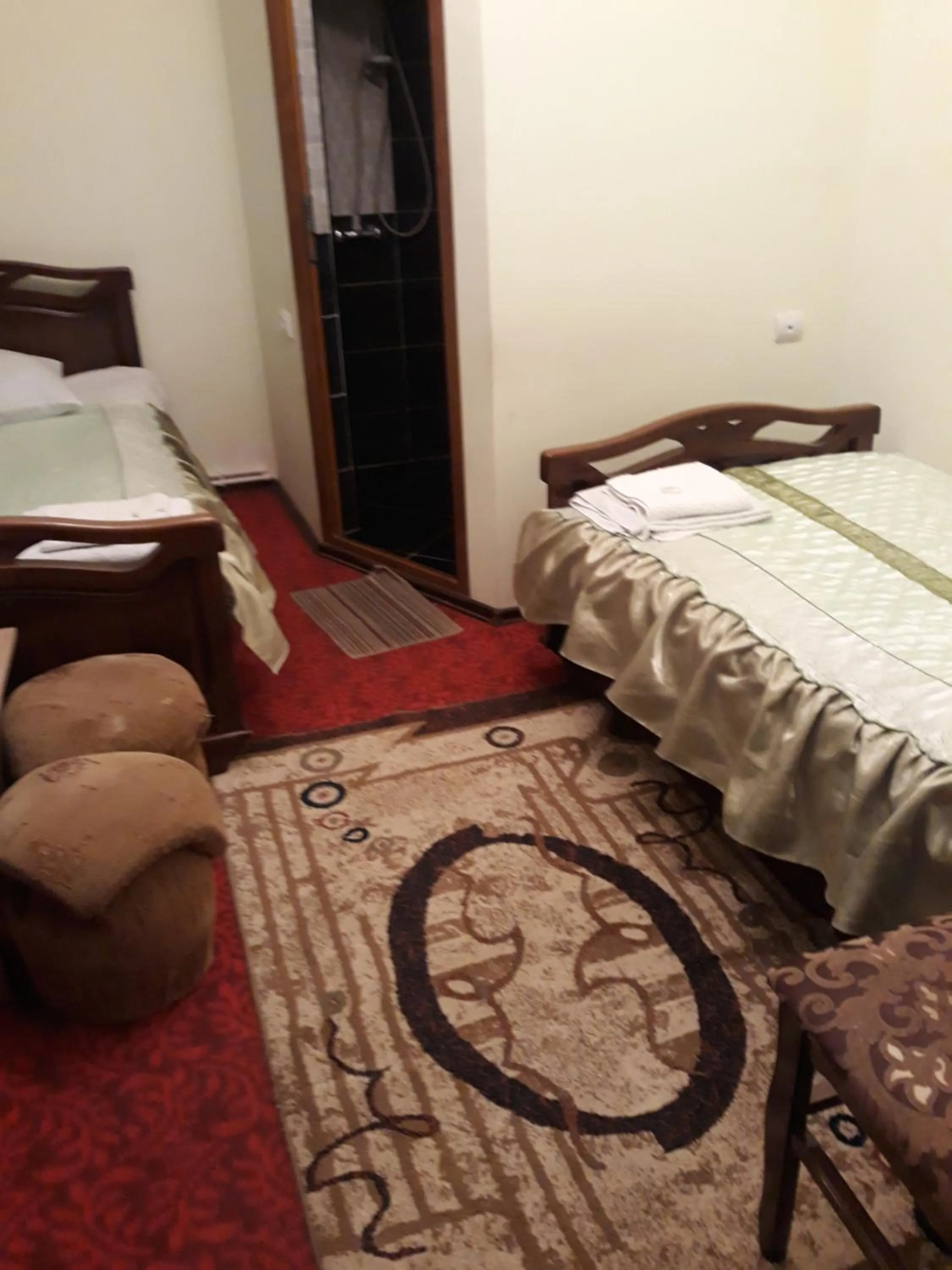 Communal lounge/ TV room, Bed in Hotel Noy