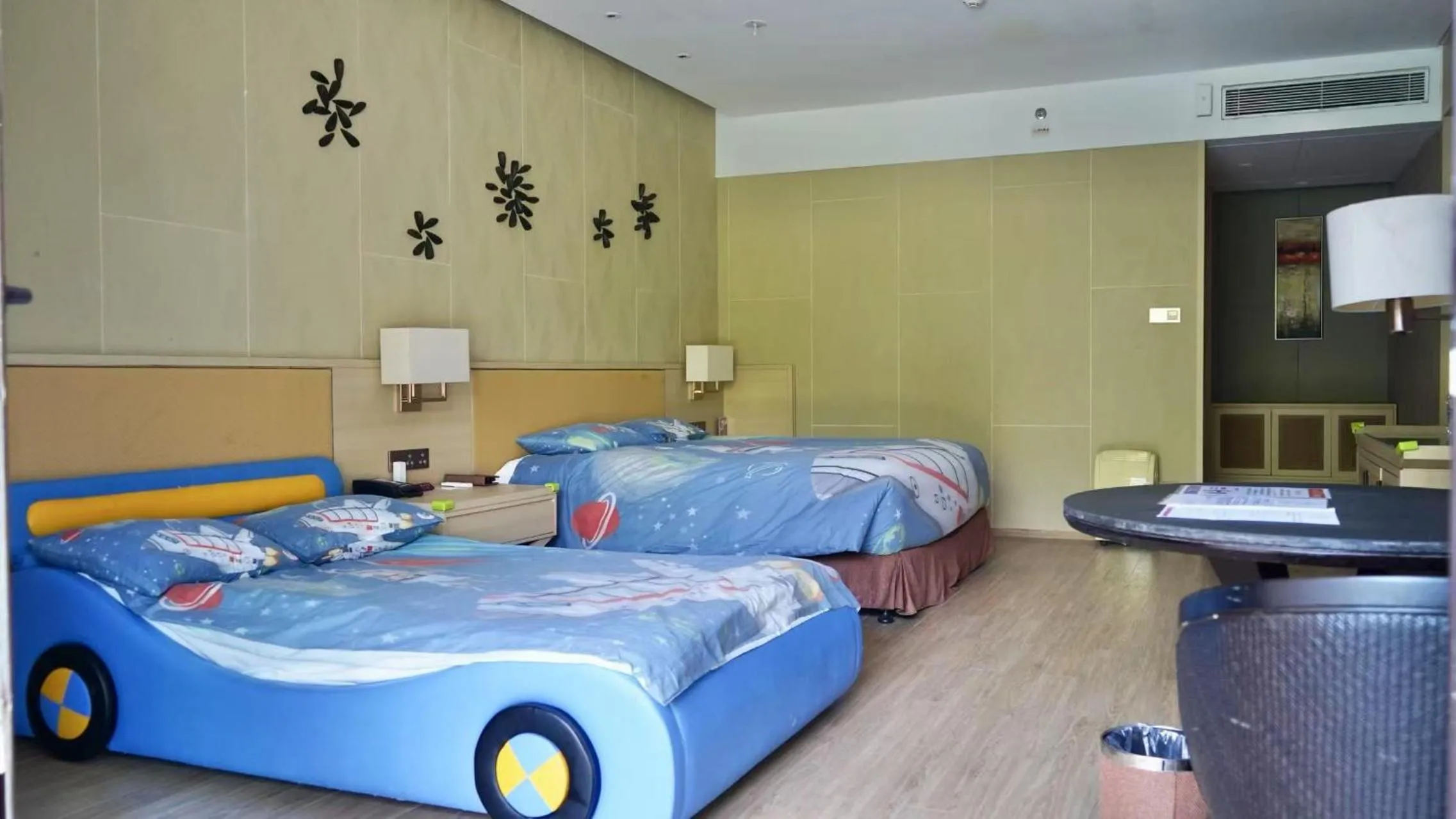 Bed in Crowne Plaza Hailing Island by IHG