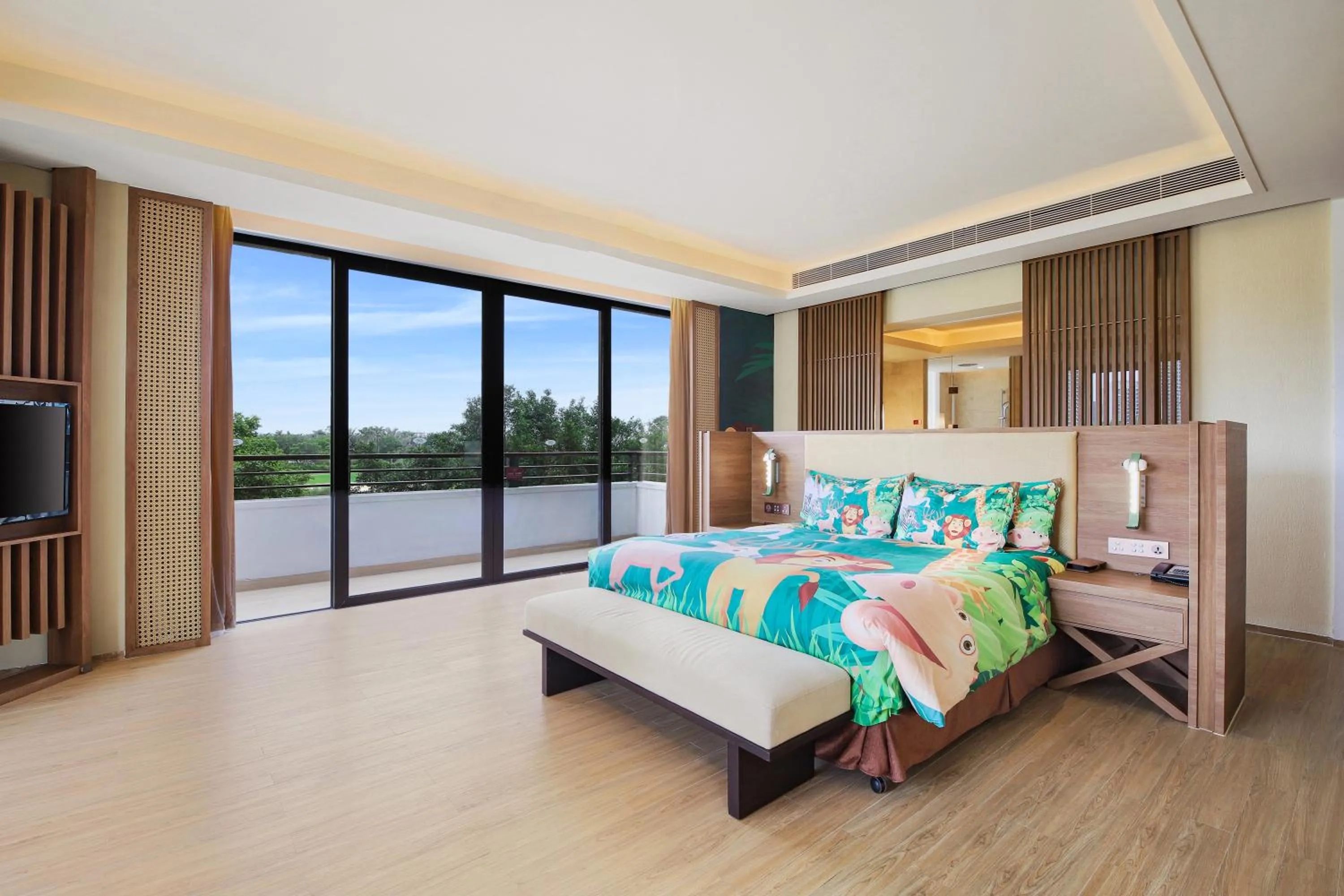 Bed in Crowne Plaza Hailing Island by IHG