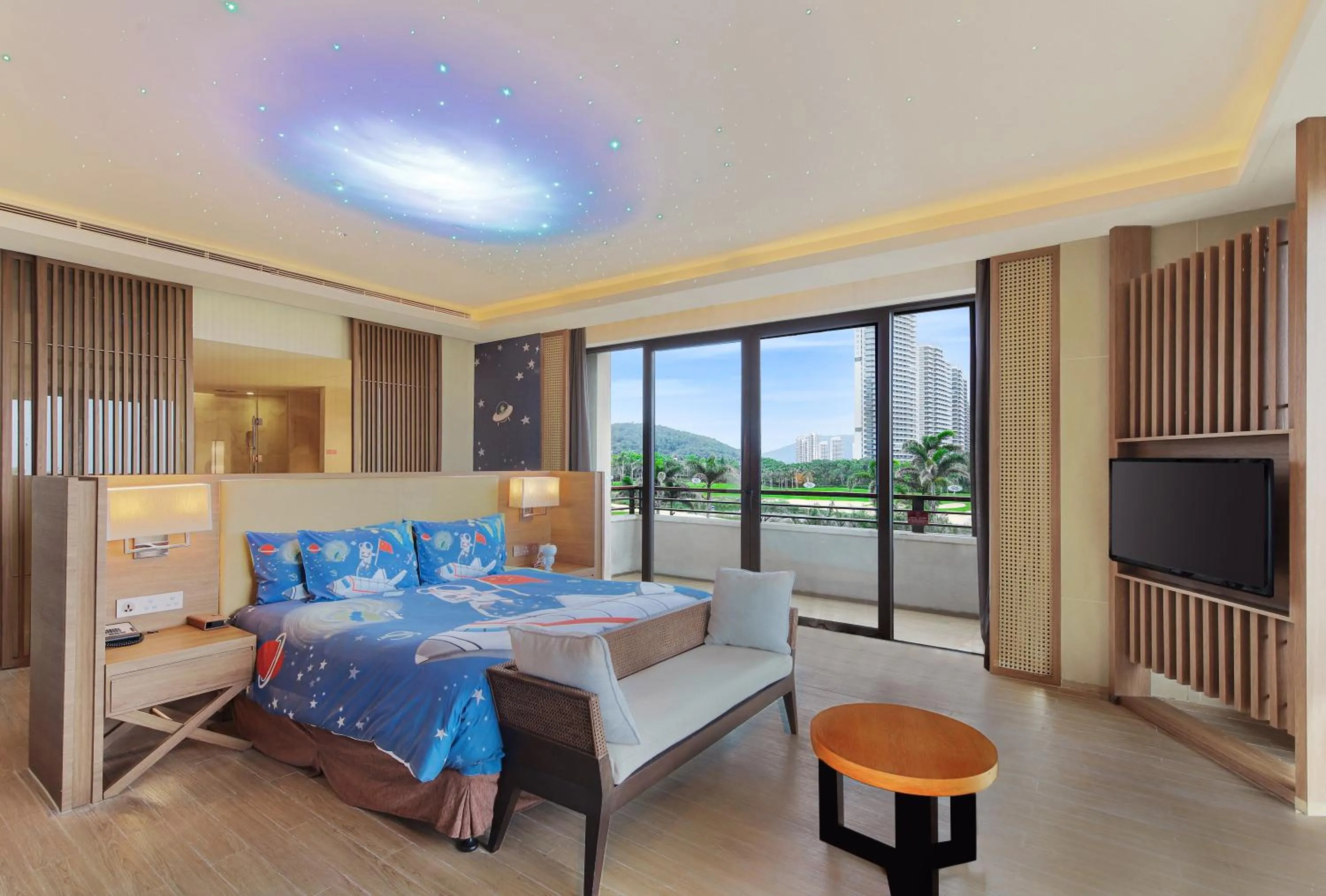 Bedroom, Bed in Crowne Plaza Hailing Island by IHG