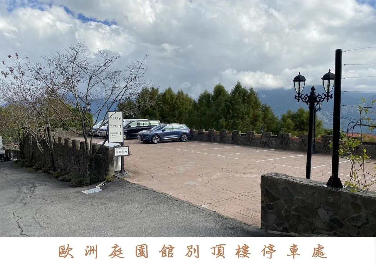Parking in Cingjing Florence Resort Villa