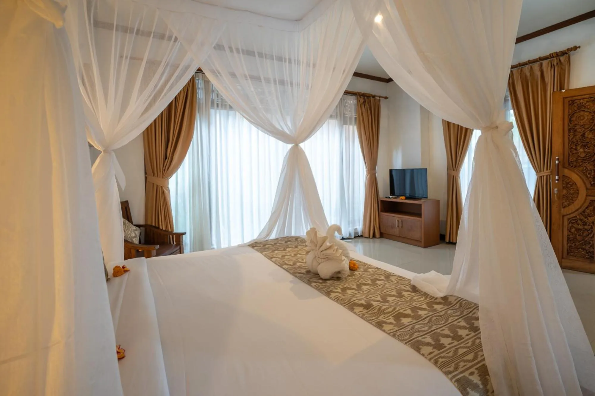 Bed in Budhi Ayu Villas and Cottages Ubud by Mahaputra