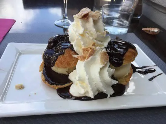 Restaurant/places to eat in hotel le Massilia