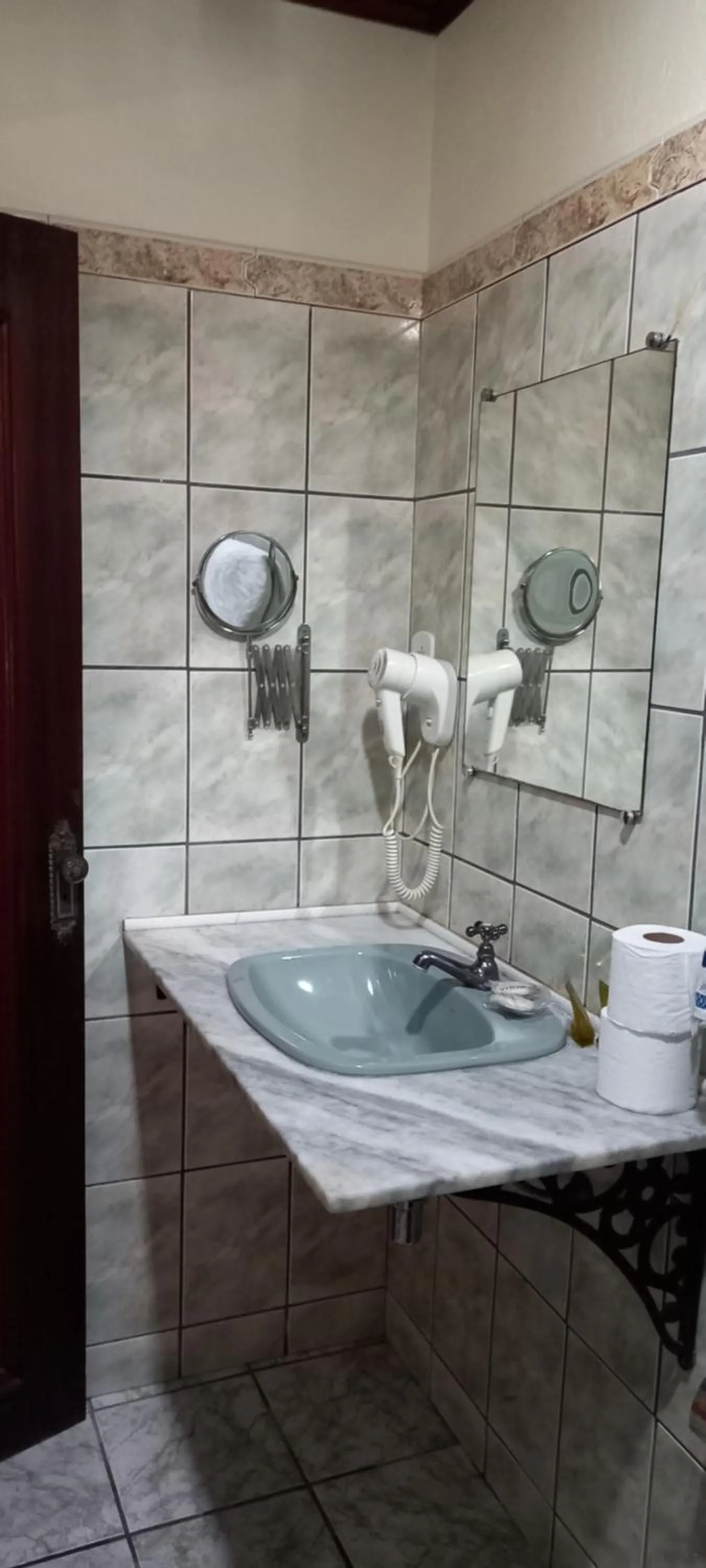 Bathroom in hotel le Massilia