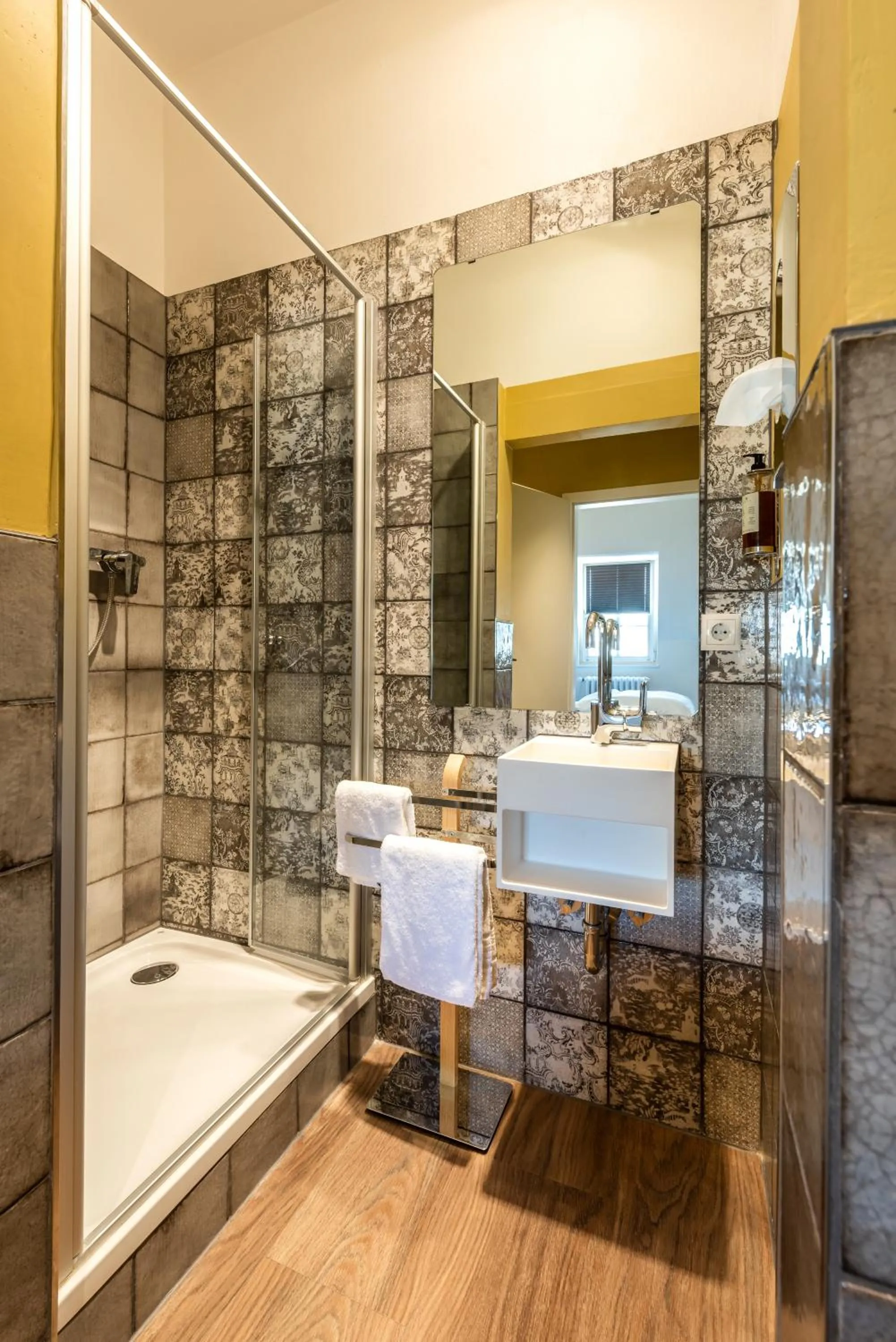 Shower in Hotel Würzburger Hof ****