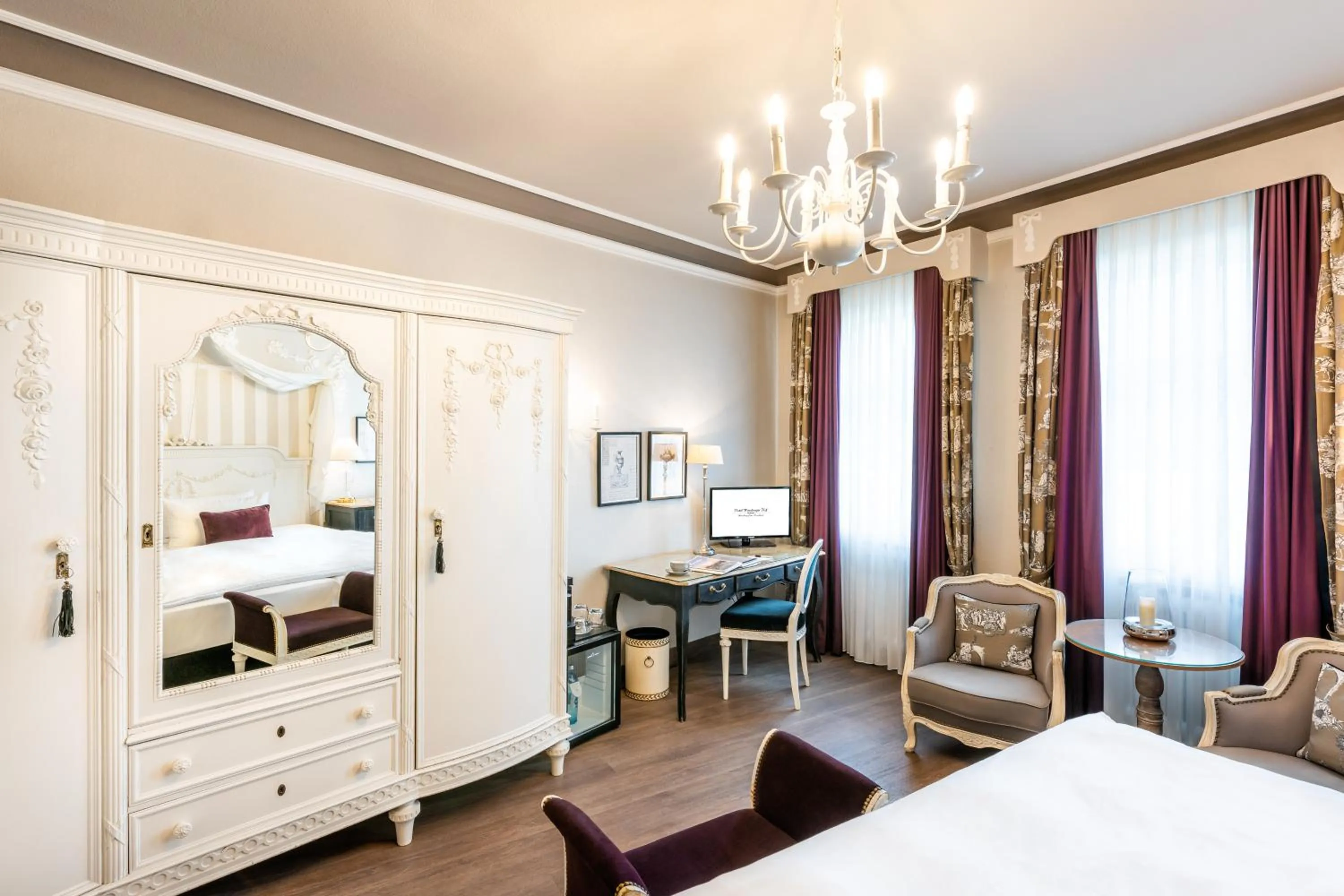 Bed in Hotel Würzburger Hof ****