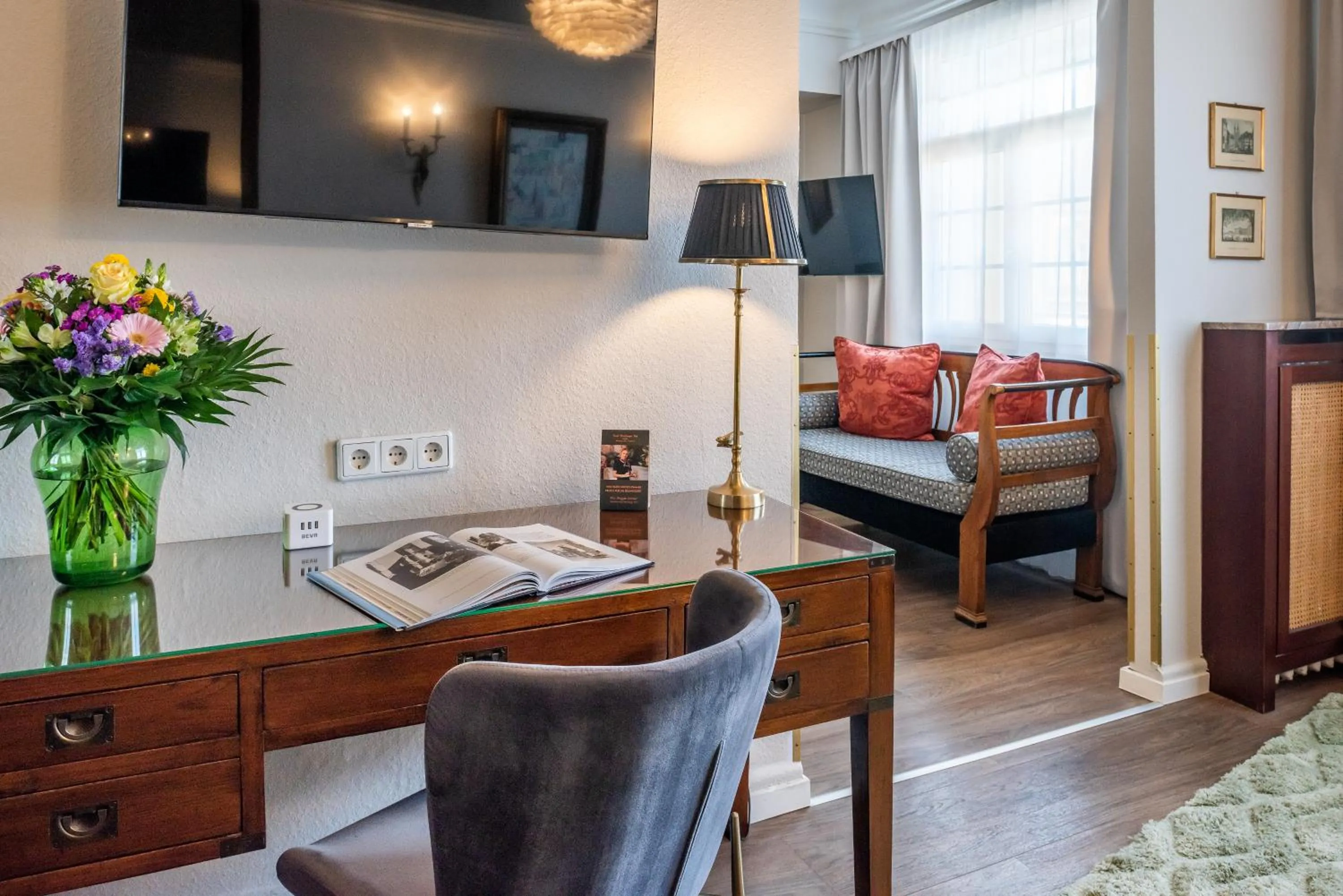 TV and multimedia, Bed in Hotel Würzburger Hof ****