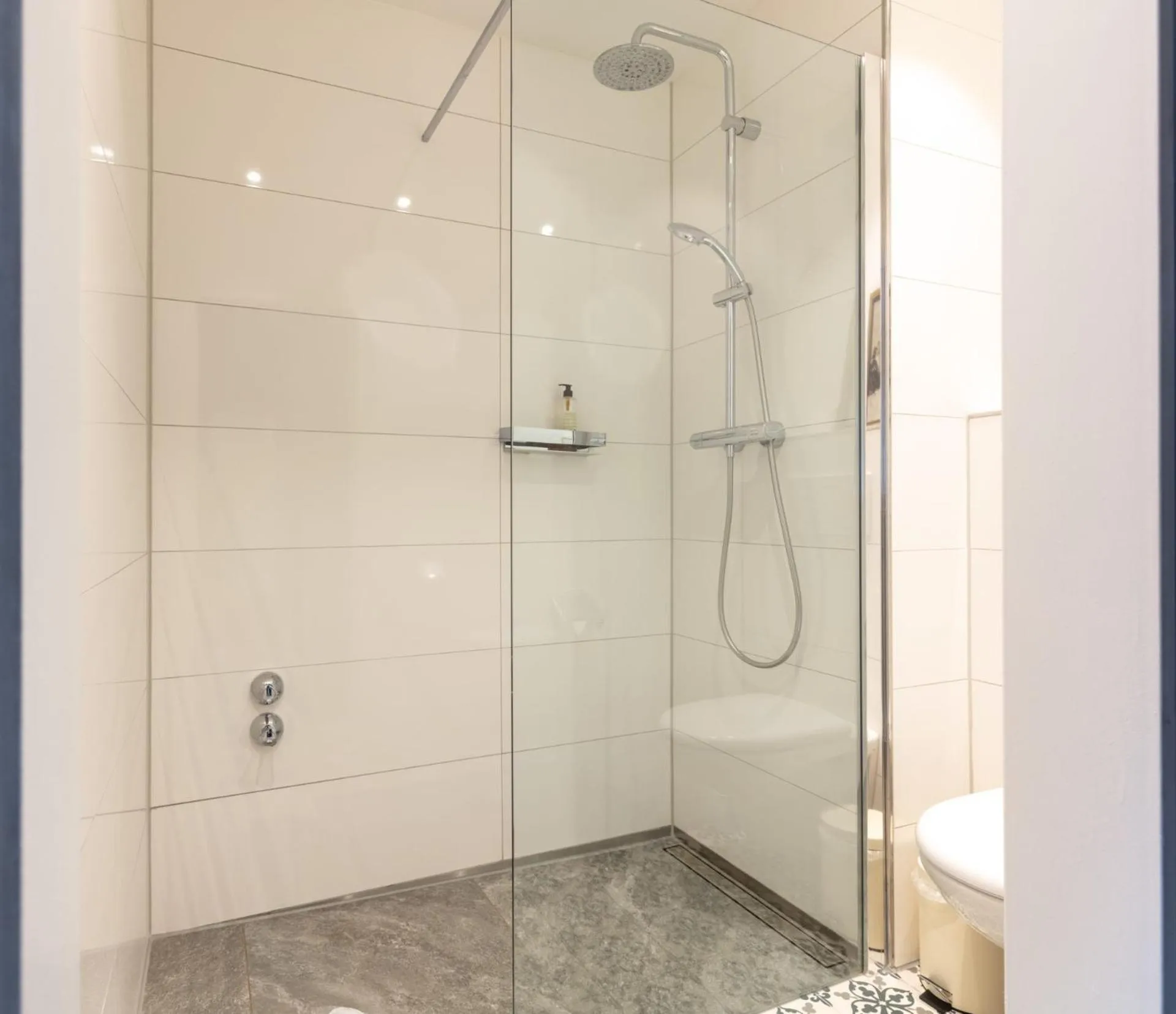 Shower in Hotel Würzburger Hof ****