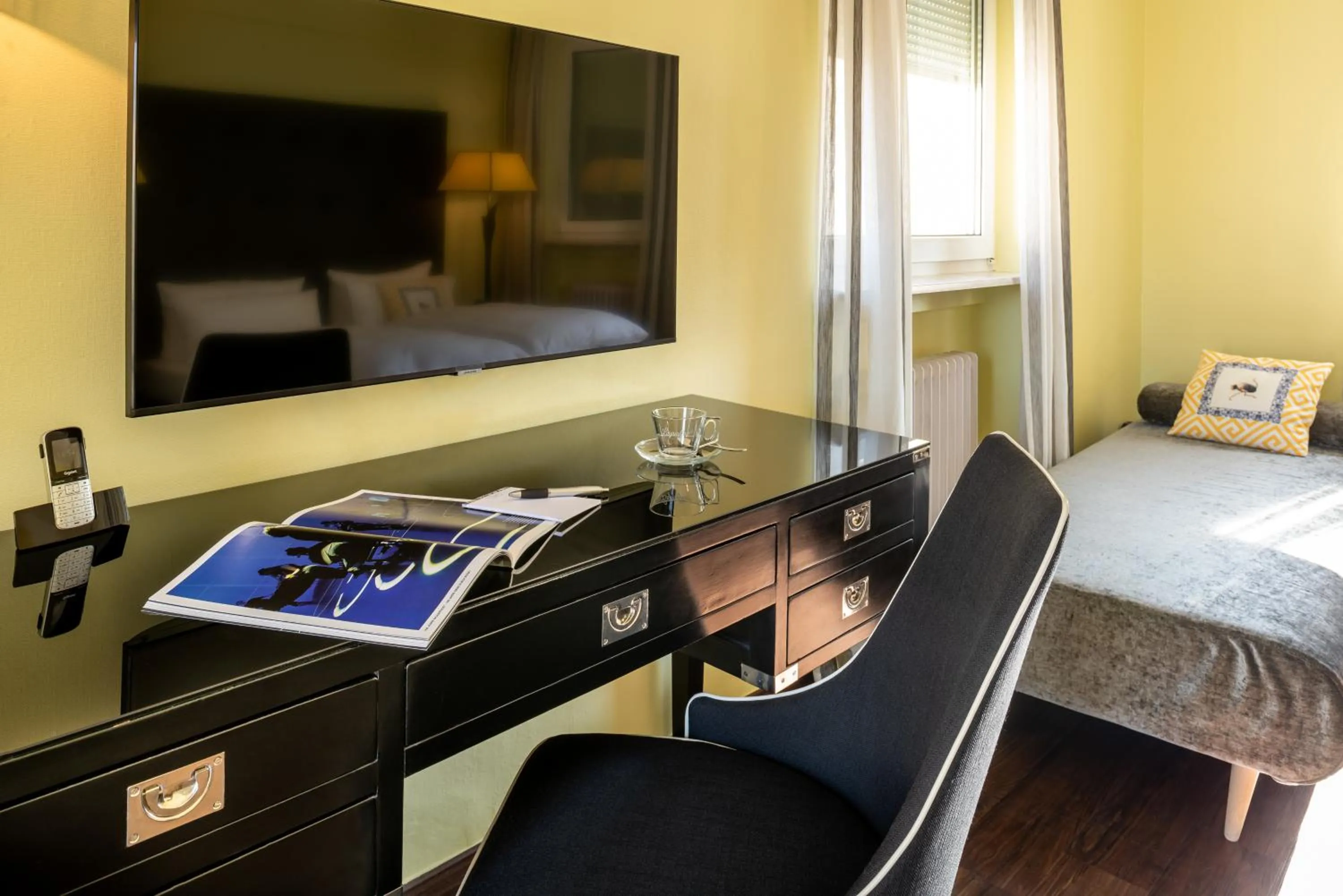 TV and multimedia, Bed in Hotel Würzburger Hof ****