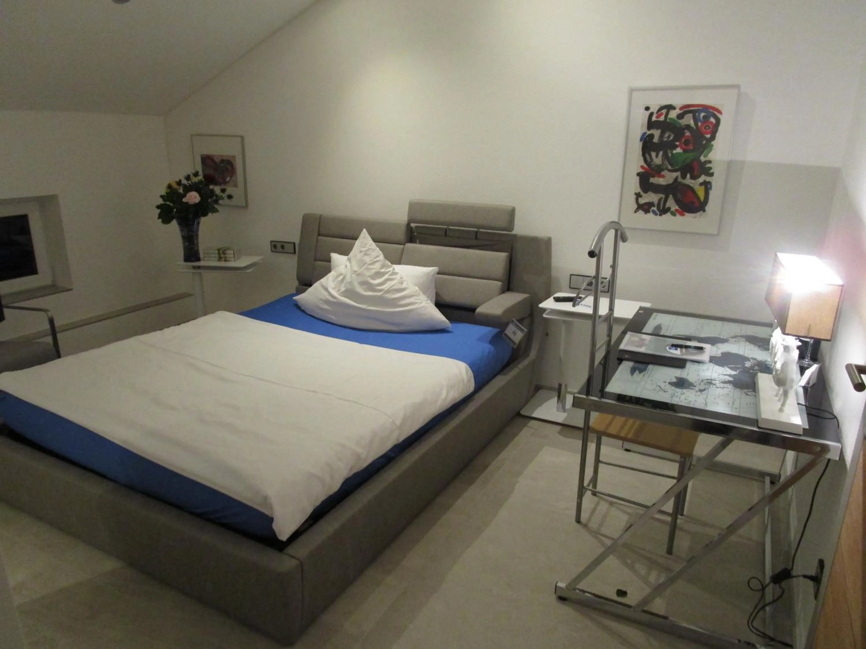 Photo of the whole room, Bed in Chalet Valley