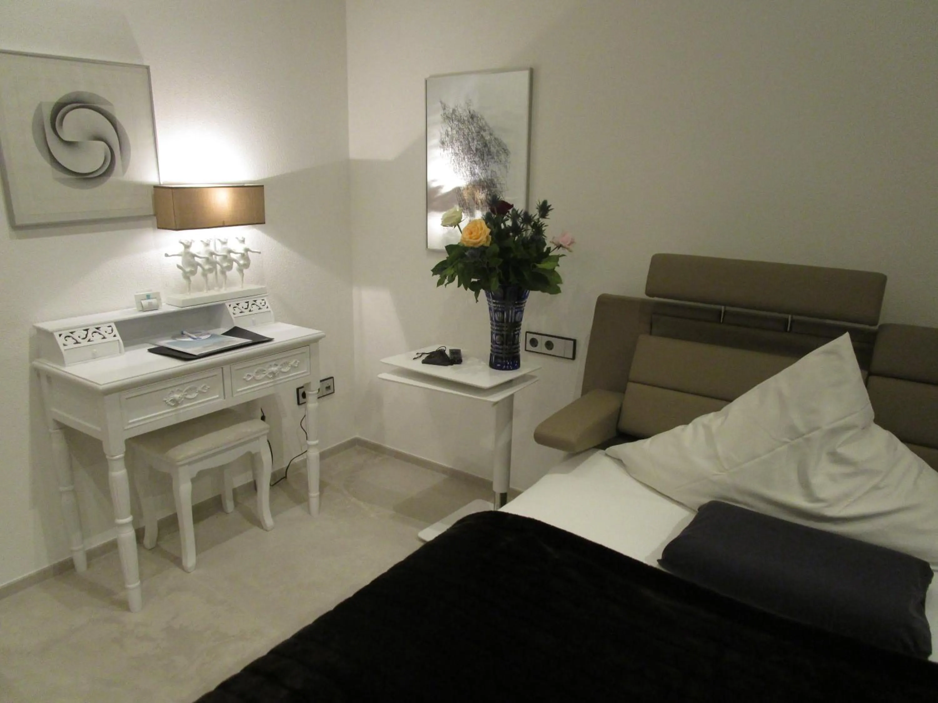 Decorative detail, Bed in Chalet Valley