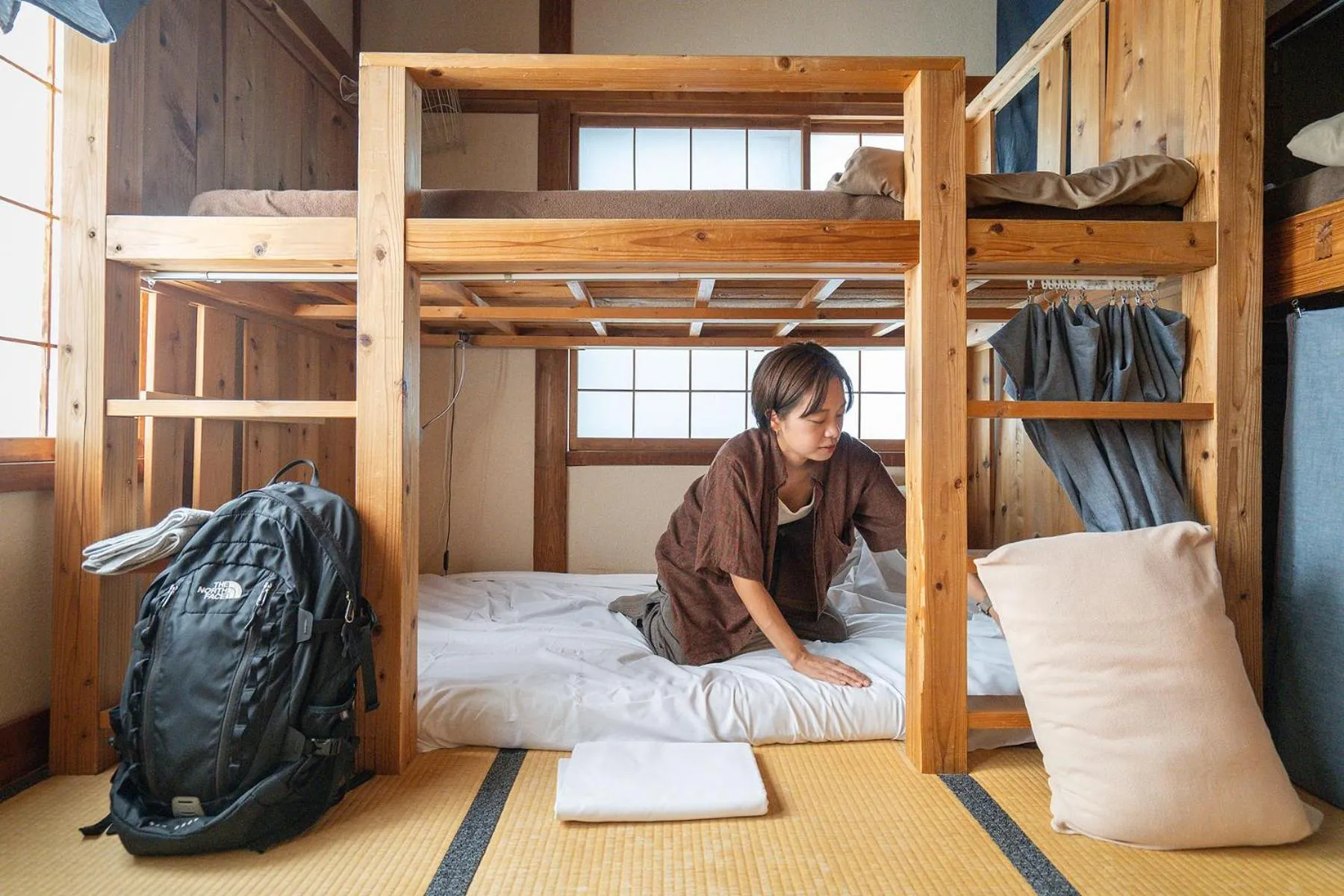 Bed in 1166 Backpackers