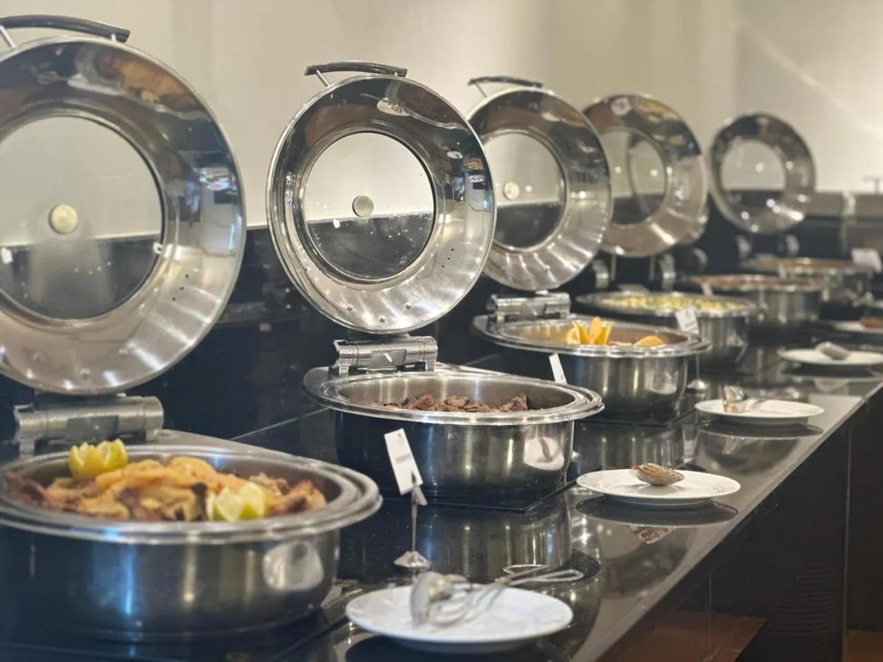 Restaurant/places to eat in Grand Continental Hotel