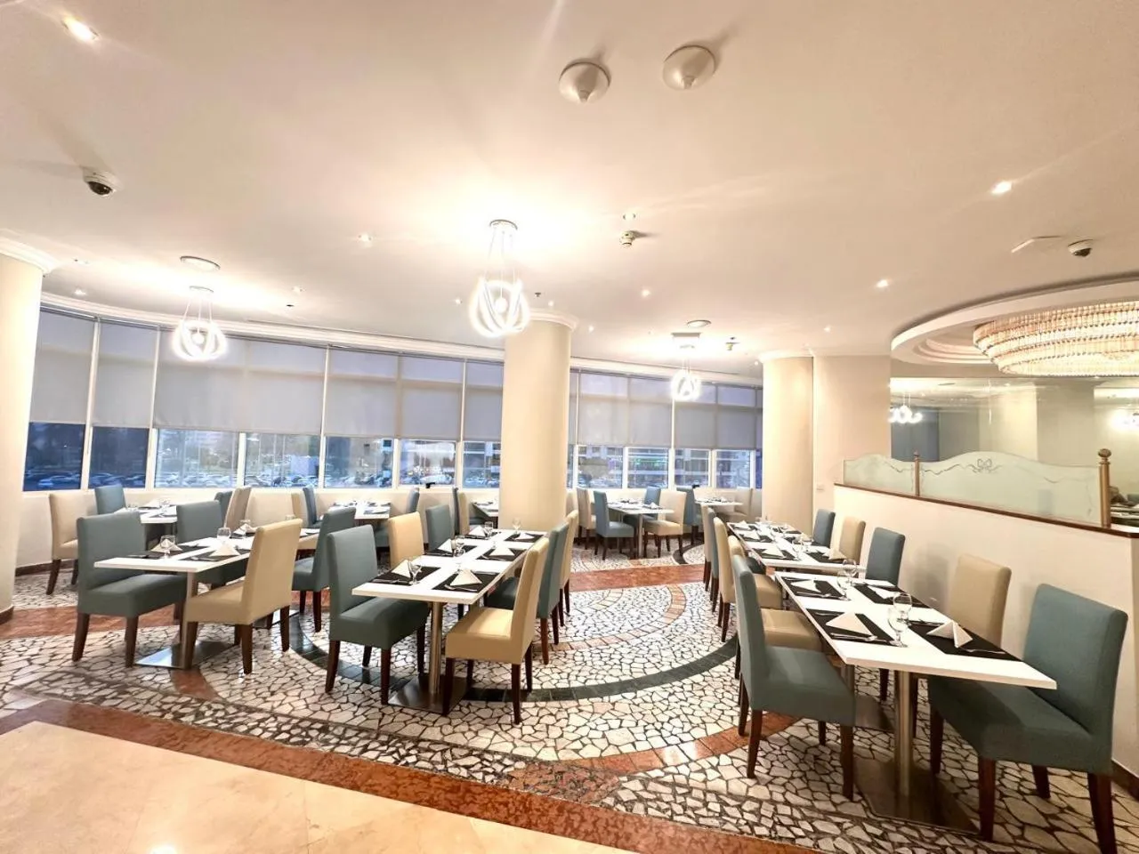 Restaurant/places to eat in Grand Continental Hotel