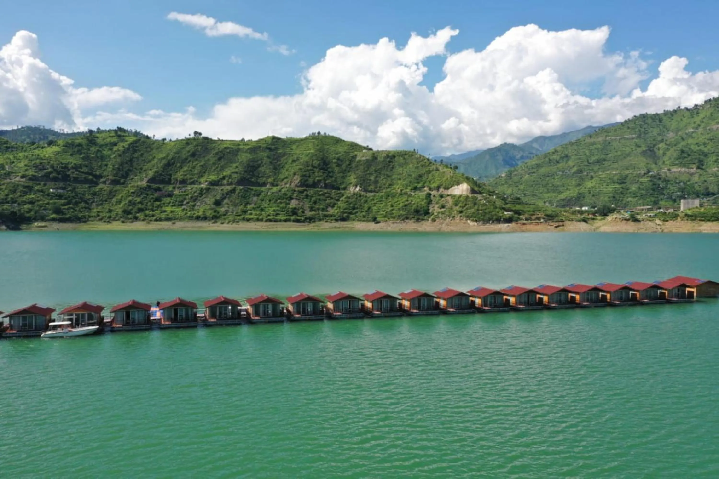 Property building in Le ROI Floating Huts & Eco Rooms Tehri