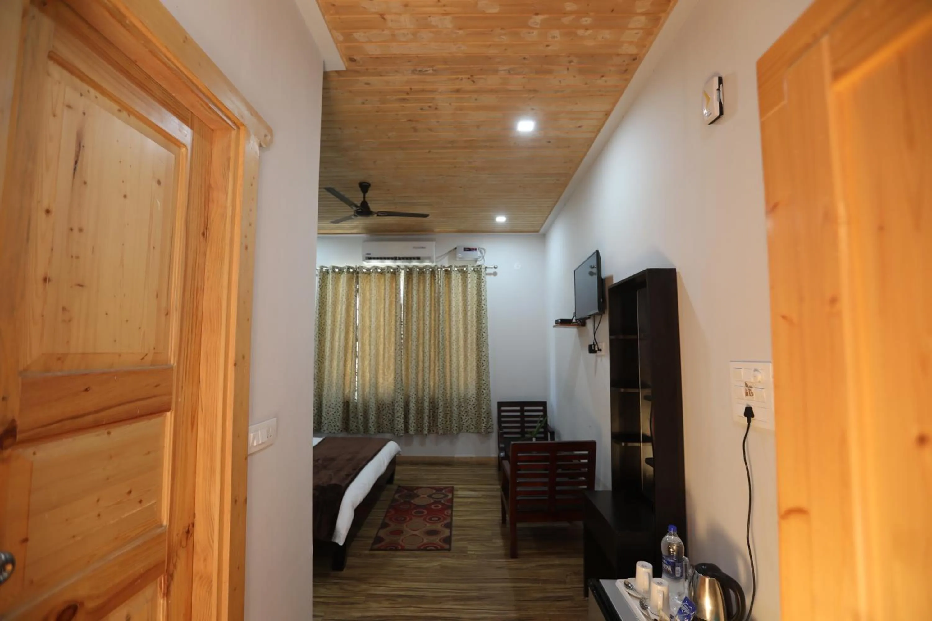 Bed in Le ROI Floating Huts & Eco Rooms Tehri